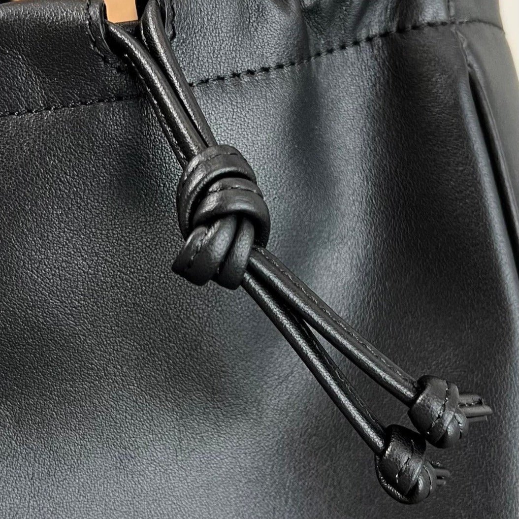 Celine Cuir 44 Black Calfskin Tote - Image 4