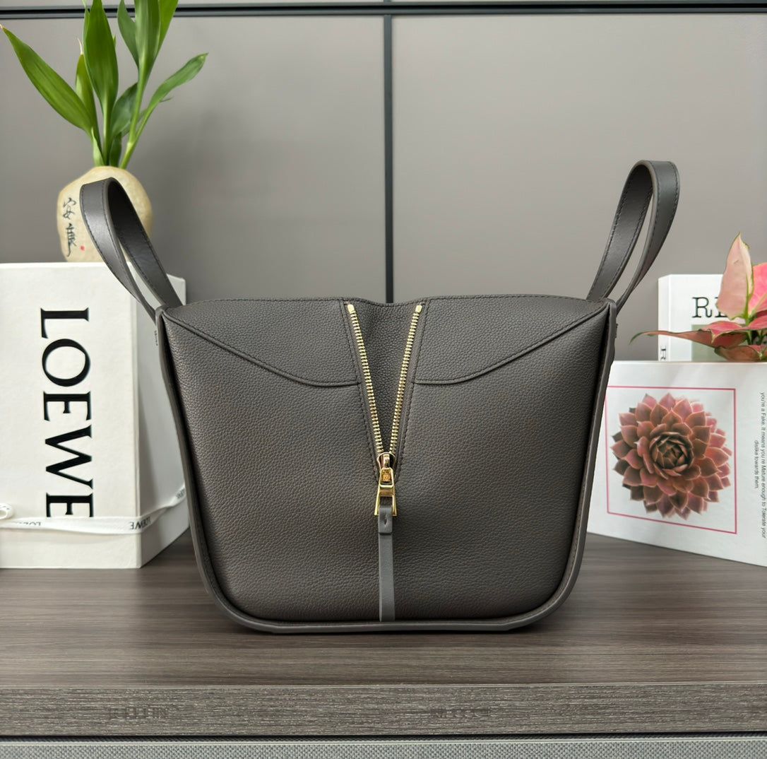 LOE 20 HAMMOCK COMPACT BAG IN UMBER BROWN CALFSKIN - Image 4