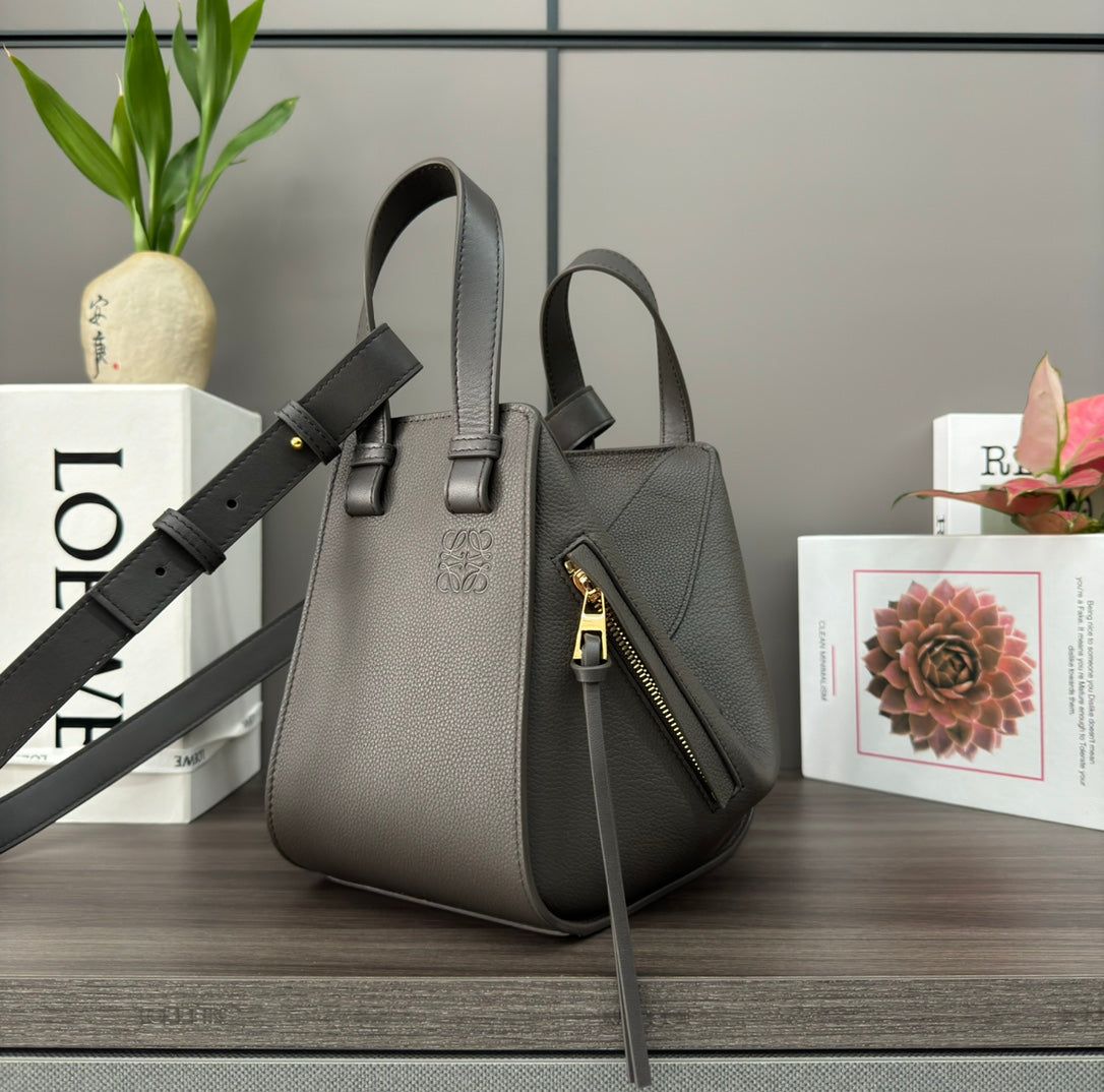 LOE 20 HAMMOCK COMPACT BAG IN UMBER BROWN CALFSKIN - Image 3