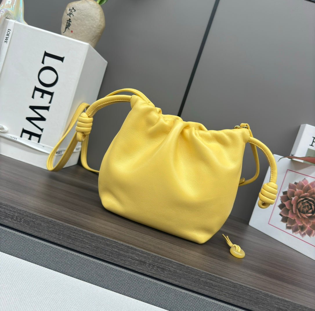 Alternative view of LOE 23 FLAMENCO PURSE BUCKET IN YELLOW LAMBSKIN