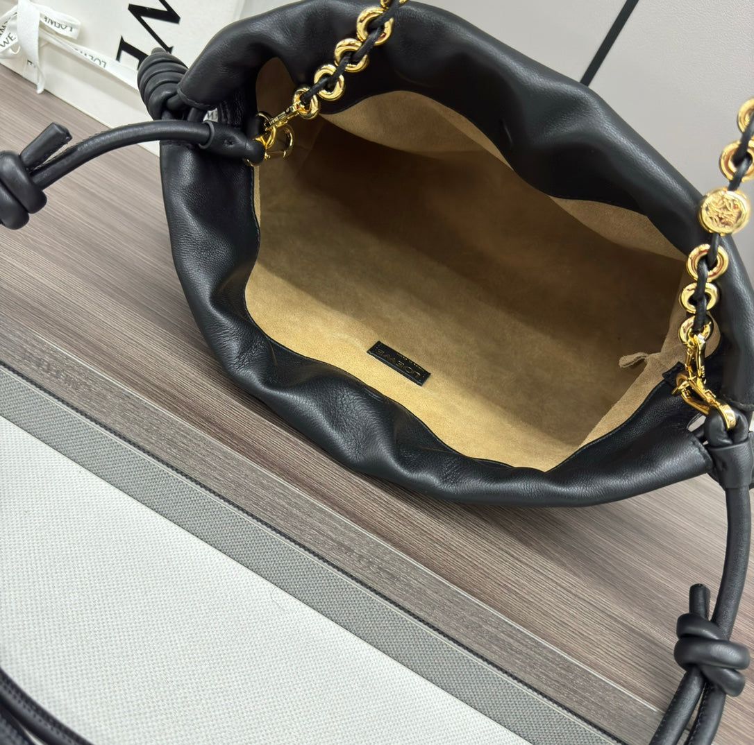 LOE MEDIUM 30 FLAMENCO PURSE BUCKET IN BLACK LAMBSKIN - Image 5