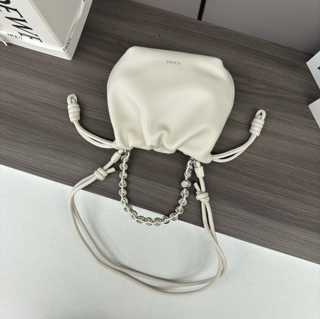 Alternative view of LOE 23 FLAMENCO PURSE BUCKET IN WHITE LAMBSKIN