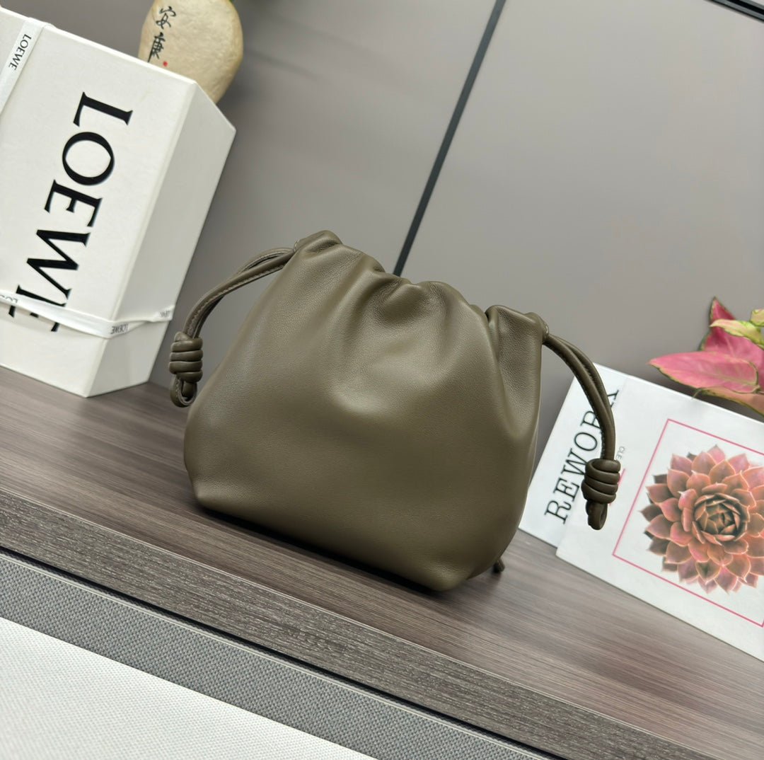Alternative view of LOE 23 FLAMENCO PURSE BUCKET IN ARMY GREEN LAMBSKIN