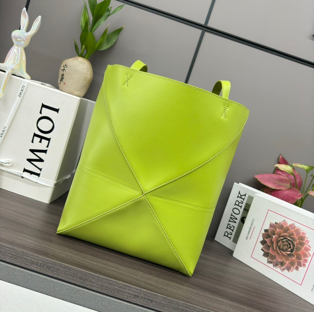 Alternative view of LOE 31 FUZZLE FOLD IN GREEN CHARTREUSE CALFSKIN