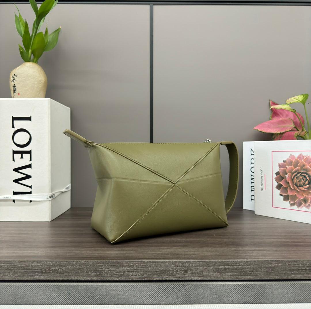 Alternative view of PUZZLE FOLD WASH 22 BAG IN ARMY GREEN SHINY CALFSKIN