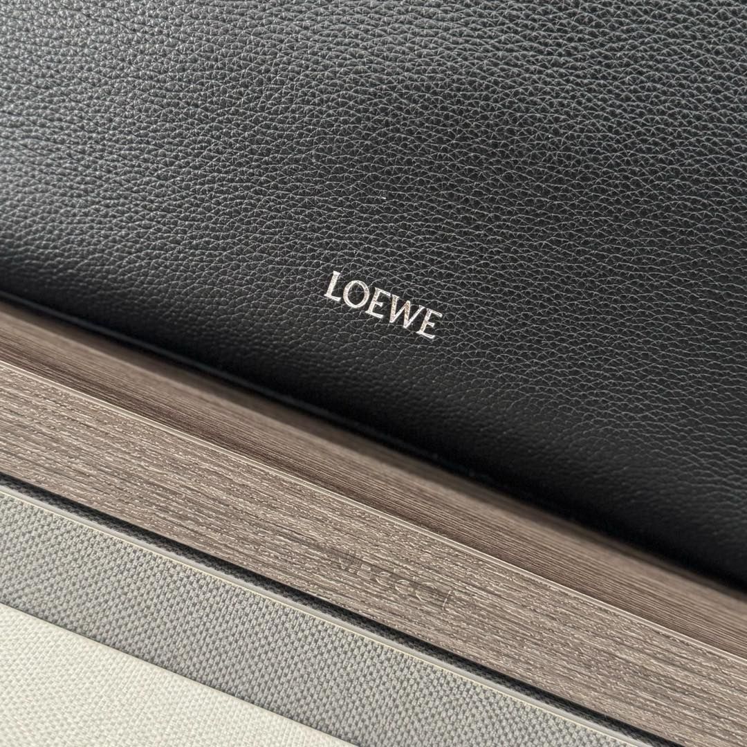 Loewe Pebble Hobo Chocolate Smooth Calfskin - Image 5