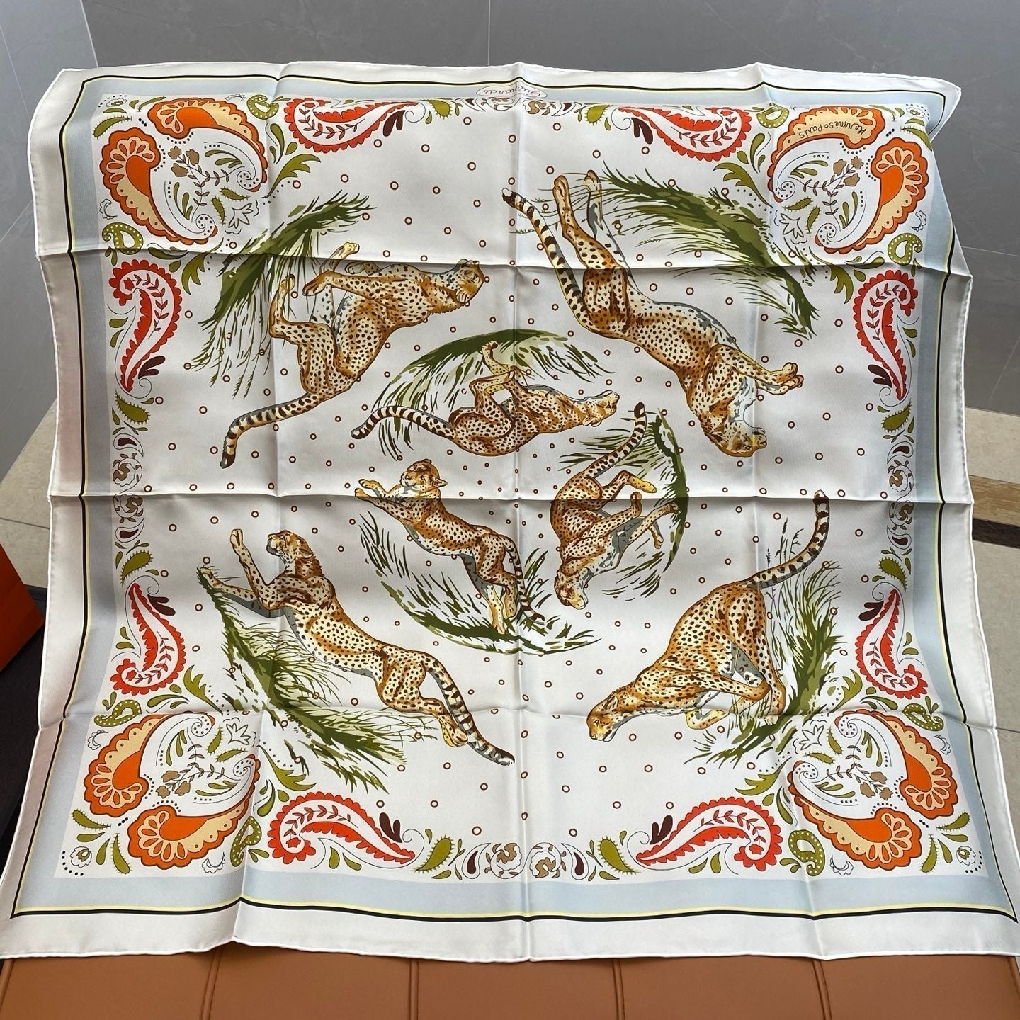 Alternative view of HERMES HERMES 25S SCARF 90 IN SILK 703672