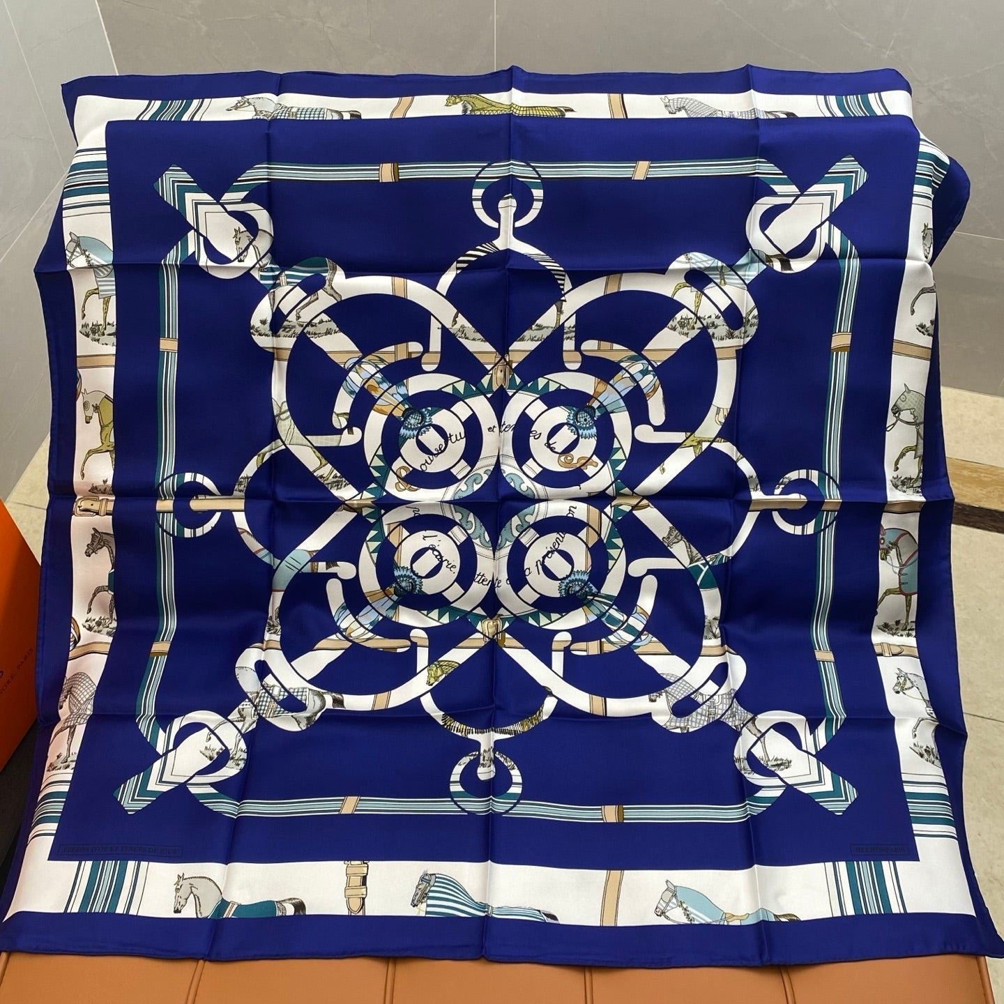 Alternative view of HERMES HERMES 25S SCARF 90 IN SILK 703707