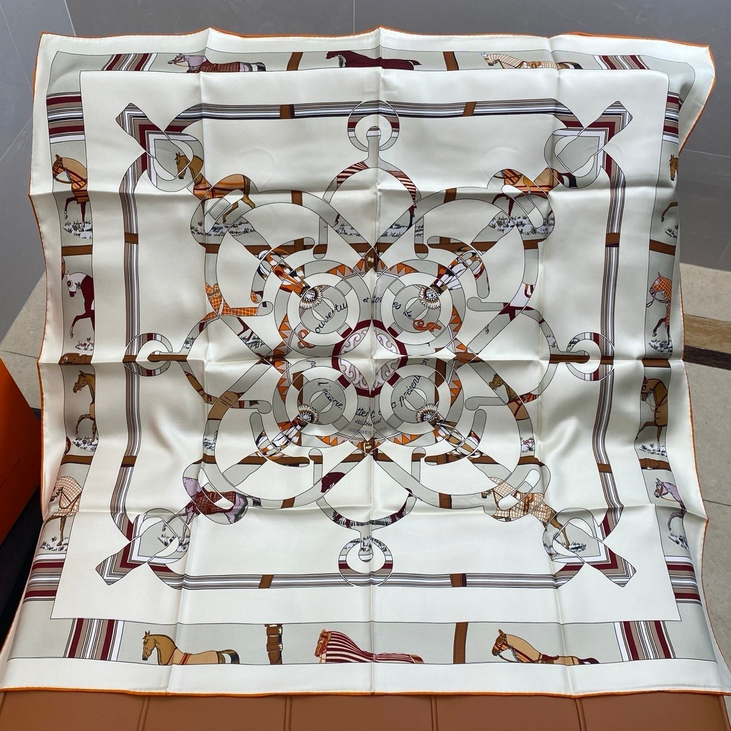 Alternative view of HERMES HERMES 25S SCARF 90 IN SILK 703708
