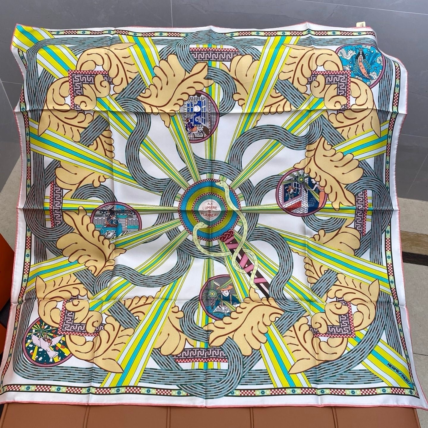 Alternative view of HERMES HERMES 25S SCARF 90 IN SILK 709684