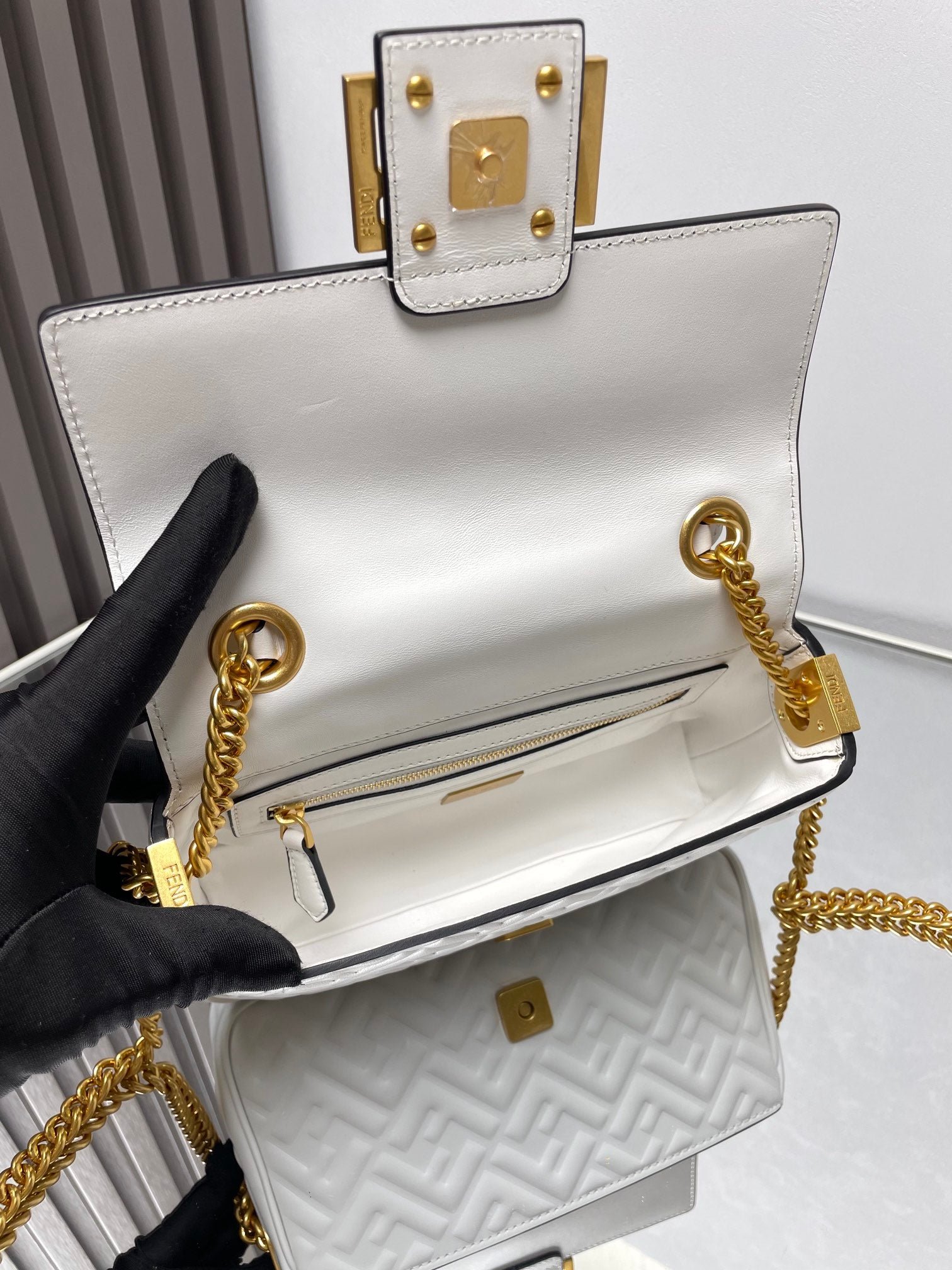 Fendi Baguette 24 White Motif Calfskin Bag - Image 7