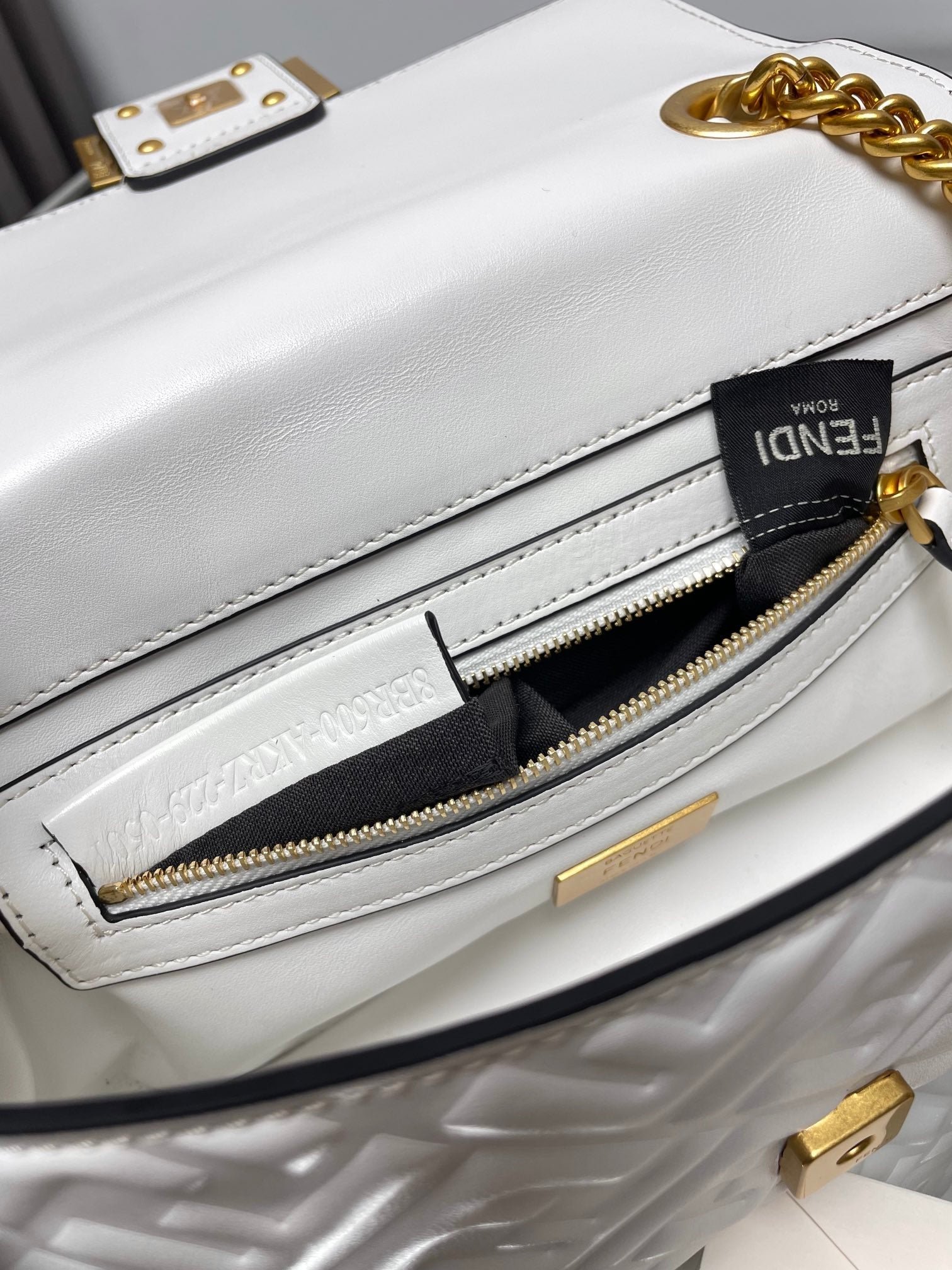 Fendi Baguette 24 White Motif Calfskin Bag - Image 8