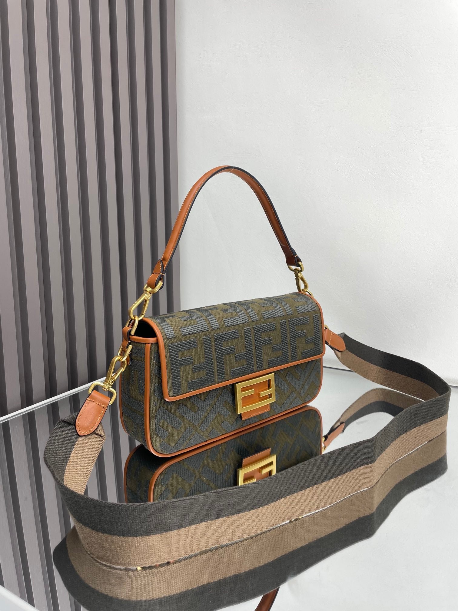 Alternative view of Fendi Baguette 27 Green Embroidery