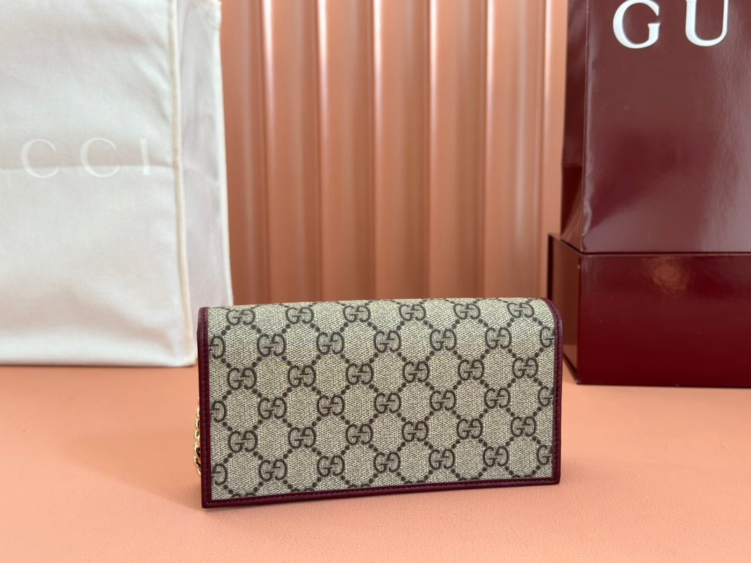 GUCCI Burgundy Horsebit Chain Wallet - Image 4