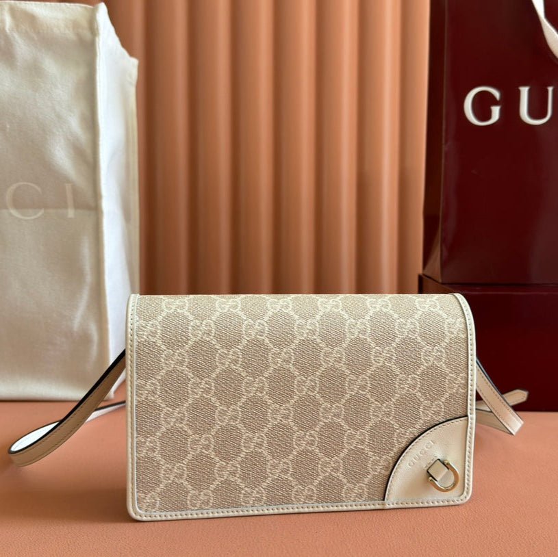 GUCCI EMBLEM WALLET MONOGRAM 20 IN BEIGE AND WHITE SMOOTH CALFSKIN