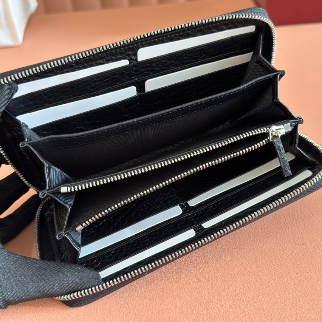 GUCCI Black Leather Zip Around Wallet - Image 4