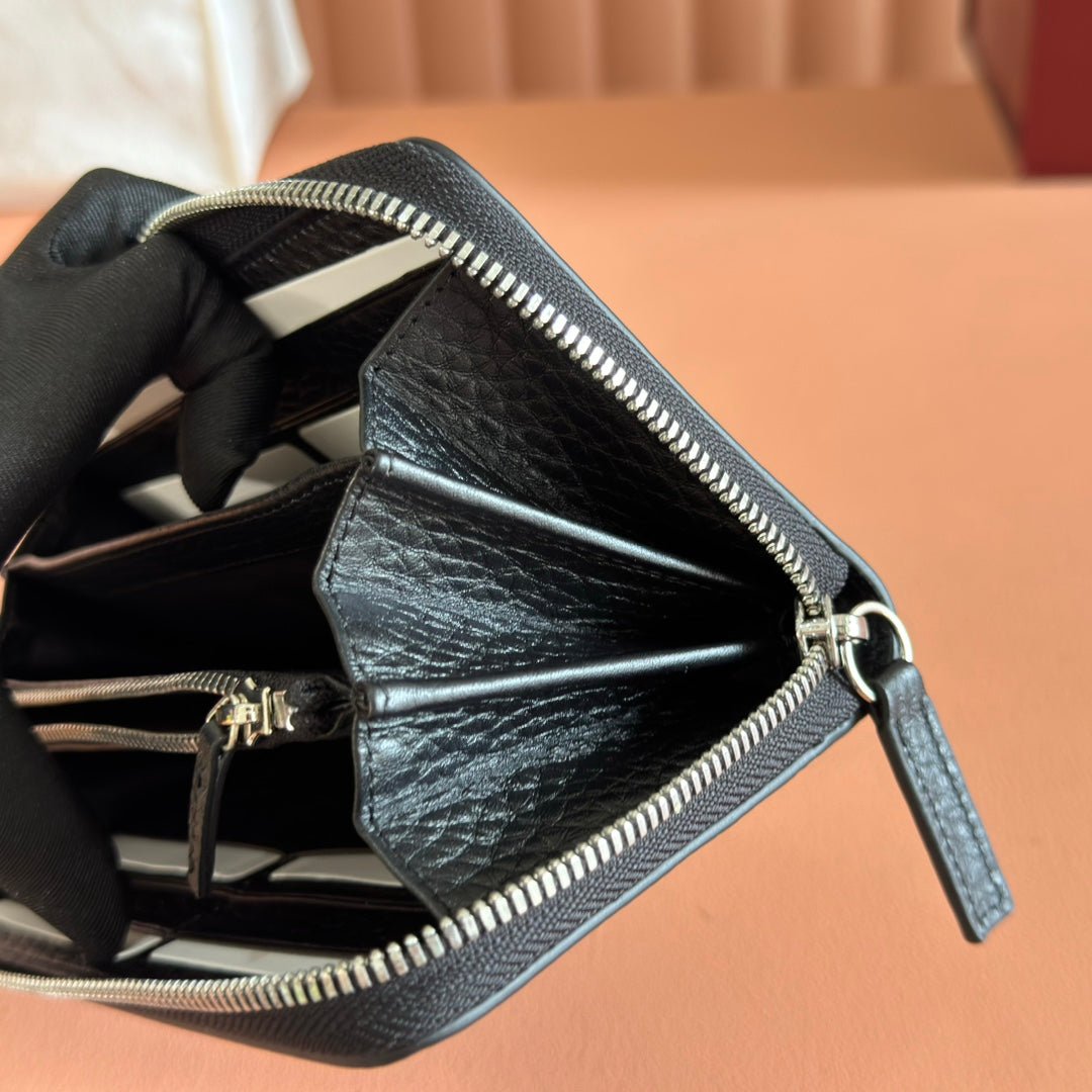GUCCI Black Leather Zip Around Wallet - Image 6