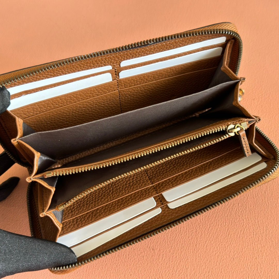 GUCCI Brown GG Zip Wallet - Image 3