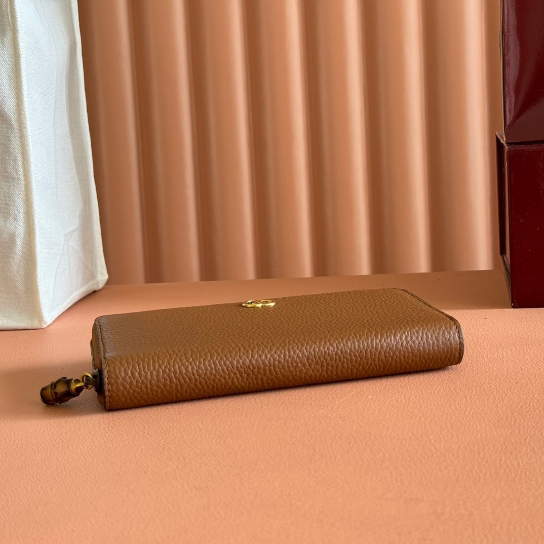 GUCCI Brown GG Zip Wallet - Image 8