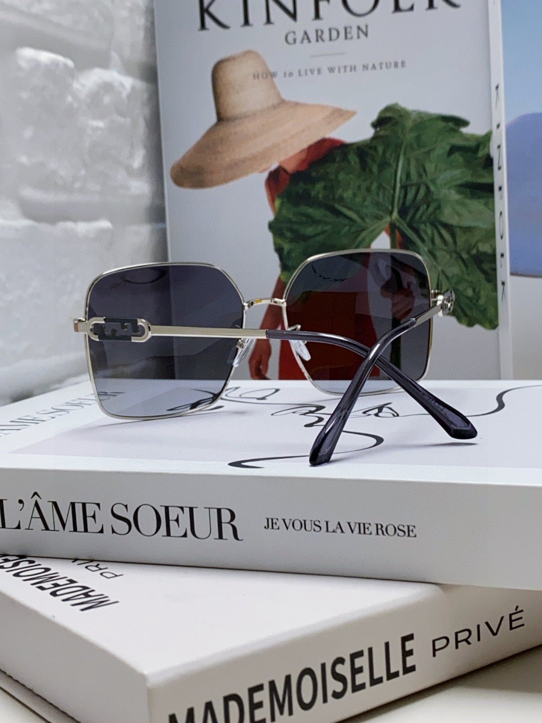 FENDI Large Frame Metal Bridge Sunglasses - Image 3
