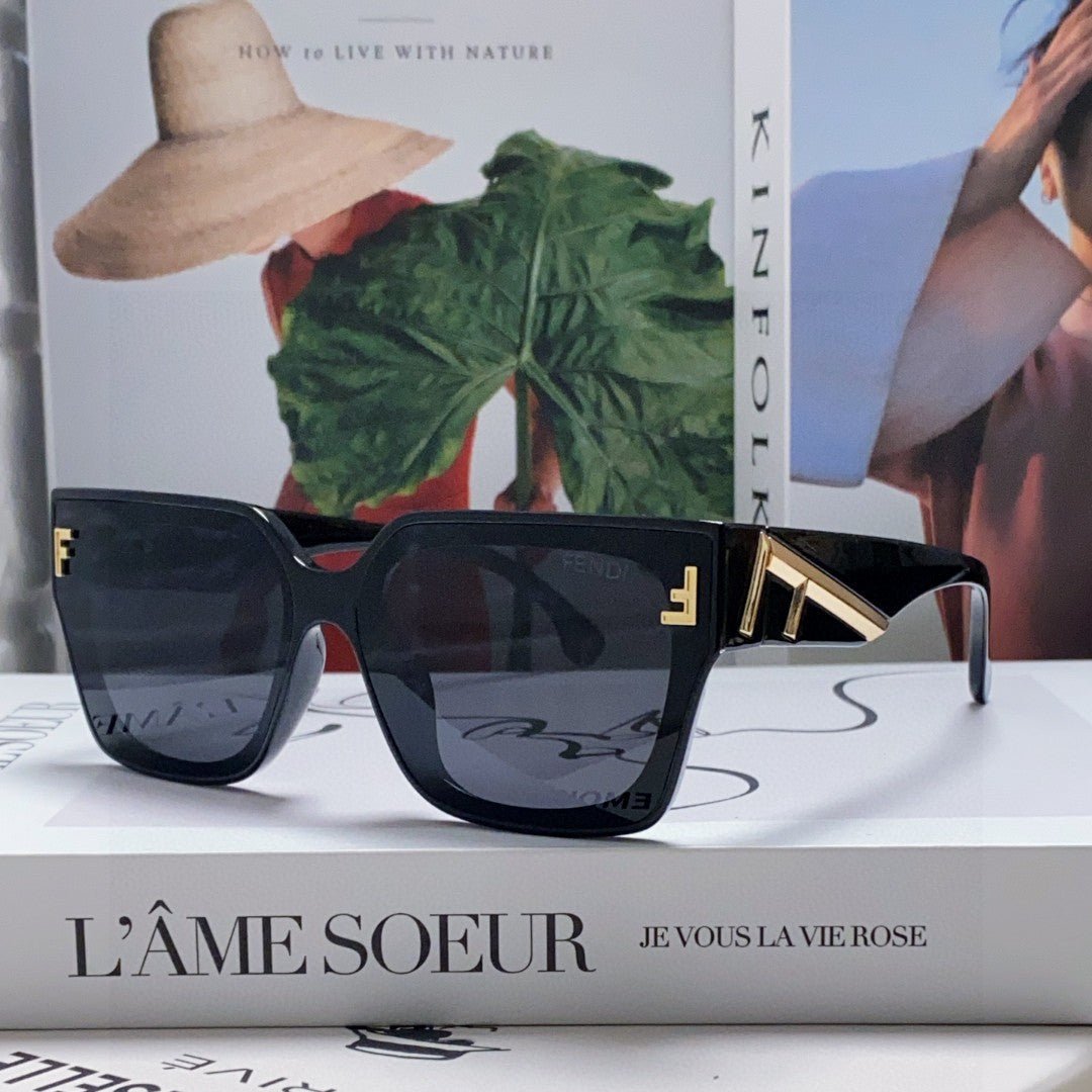 FENDI Black Frame Large Frame FF Logo Sunglasses