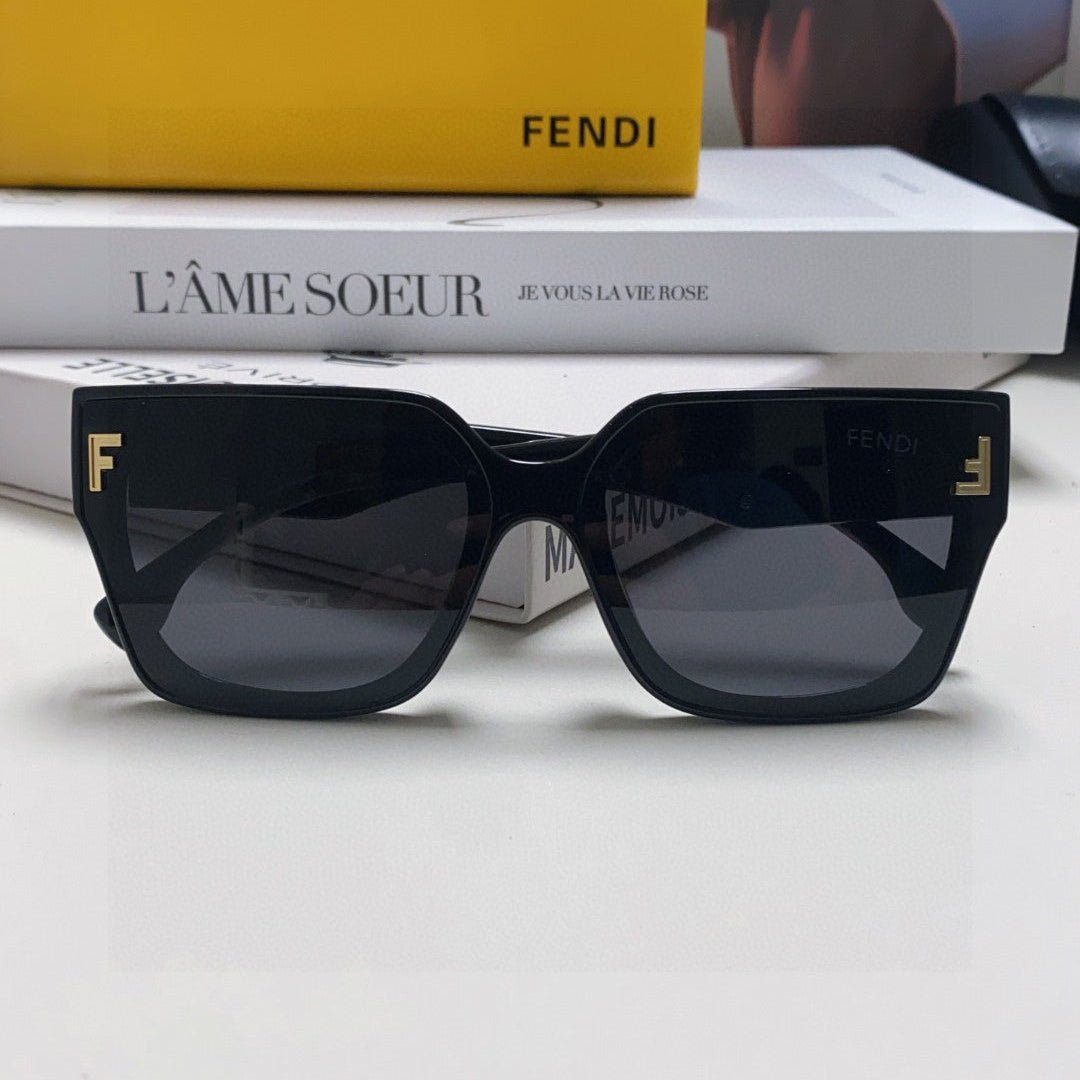 FENDI Black Frame Large Frame FF Logo Sunglasses - Image 3