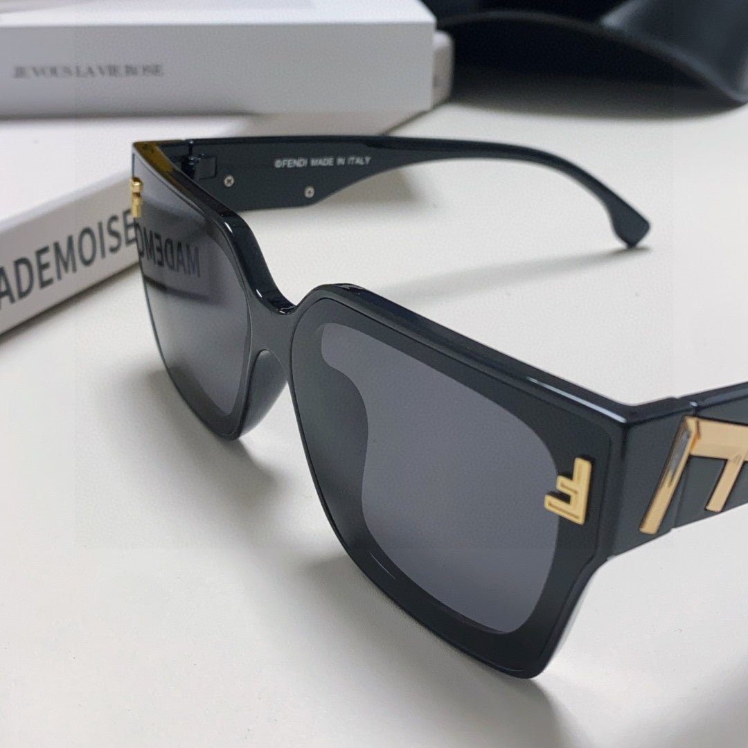 FENDI Black Frame Large Frame FF Logo Sunglasses - Image 7