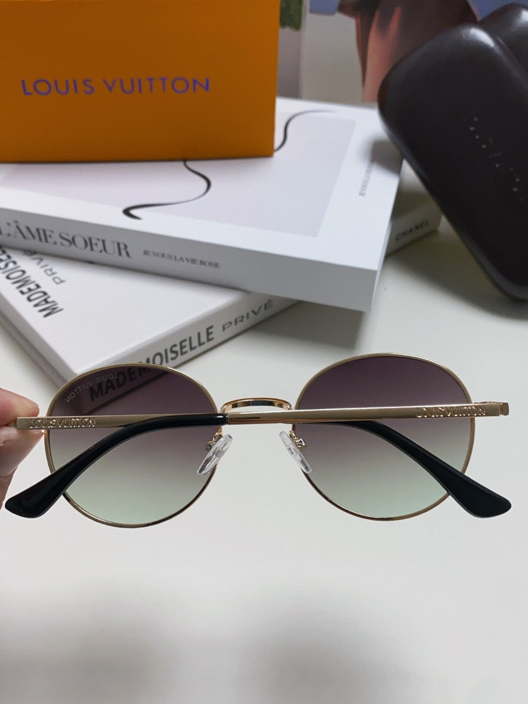 LV Gold Gradient Round Sunglasses - Image 5