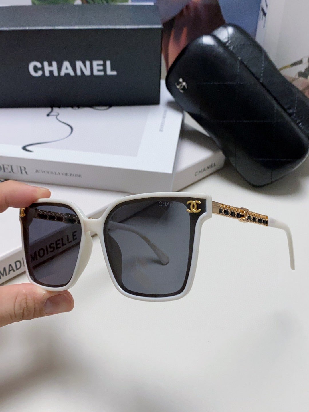 CHANEL SQUARE SUNGLASSES 632885 IN WHITE ACETATE - Image 3
