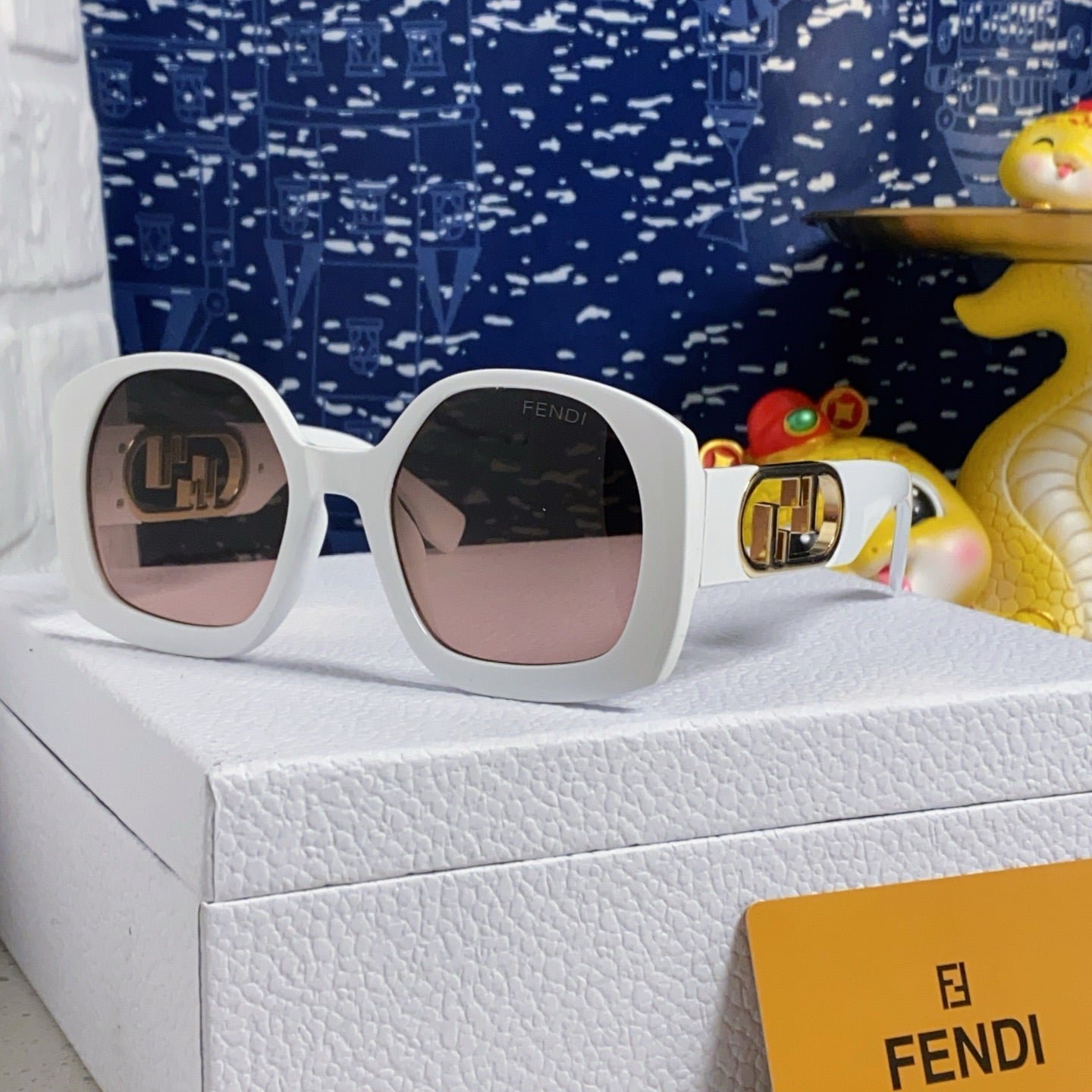 FENDI White Frame Large Frame FF Sunglasses