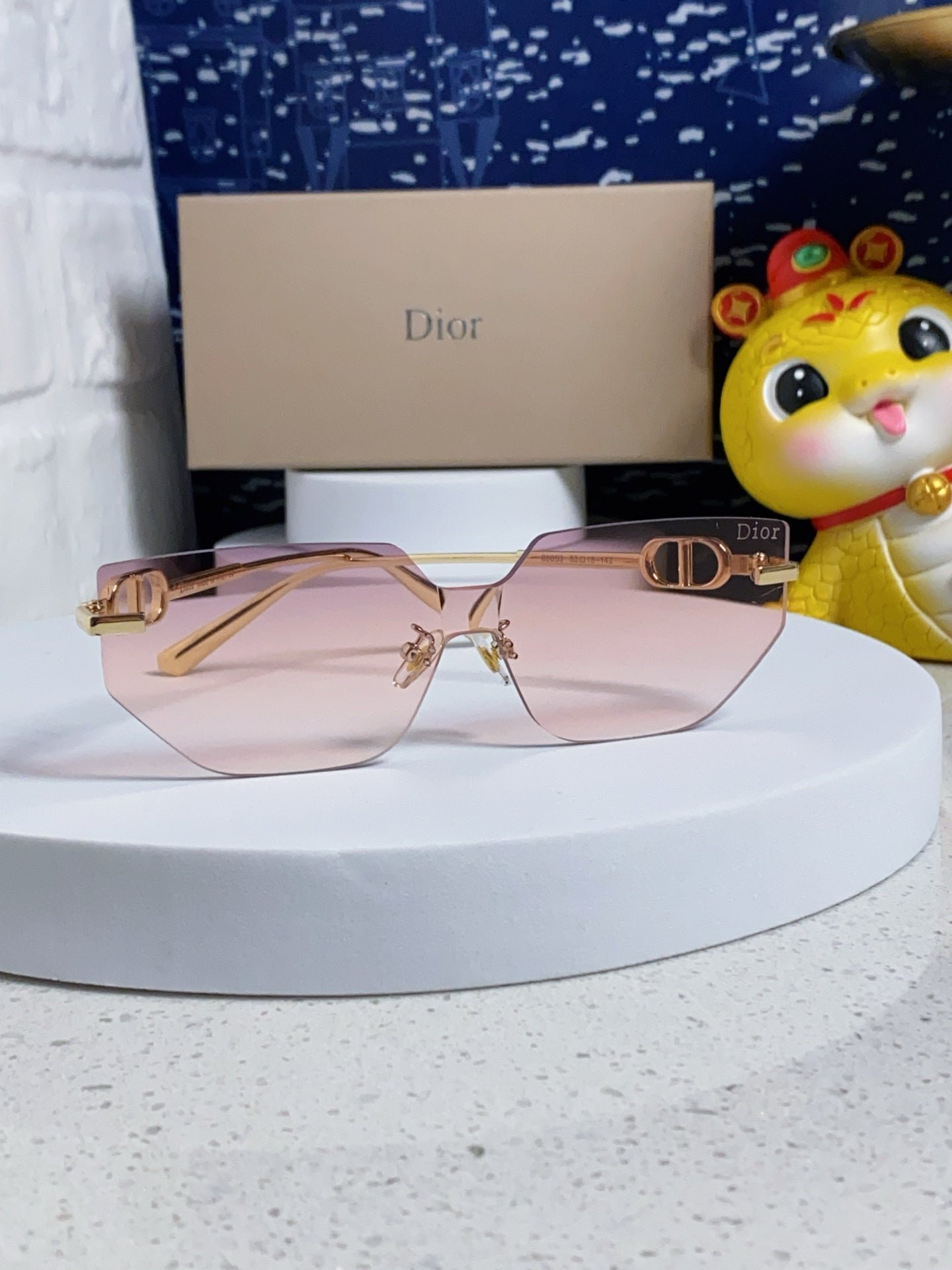 Dior Thin Metal Pink Gradient Rimless Sunglasses - Image 6
