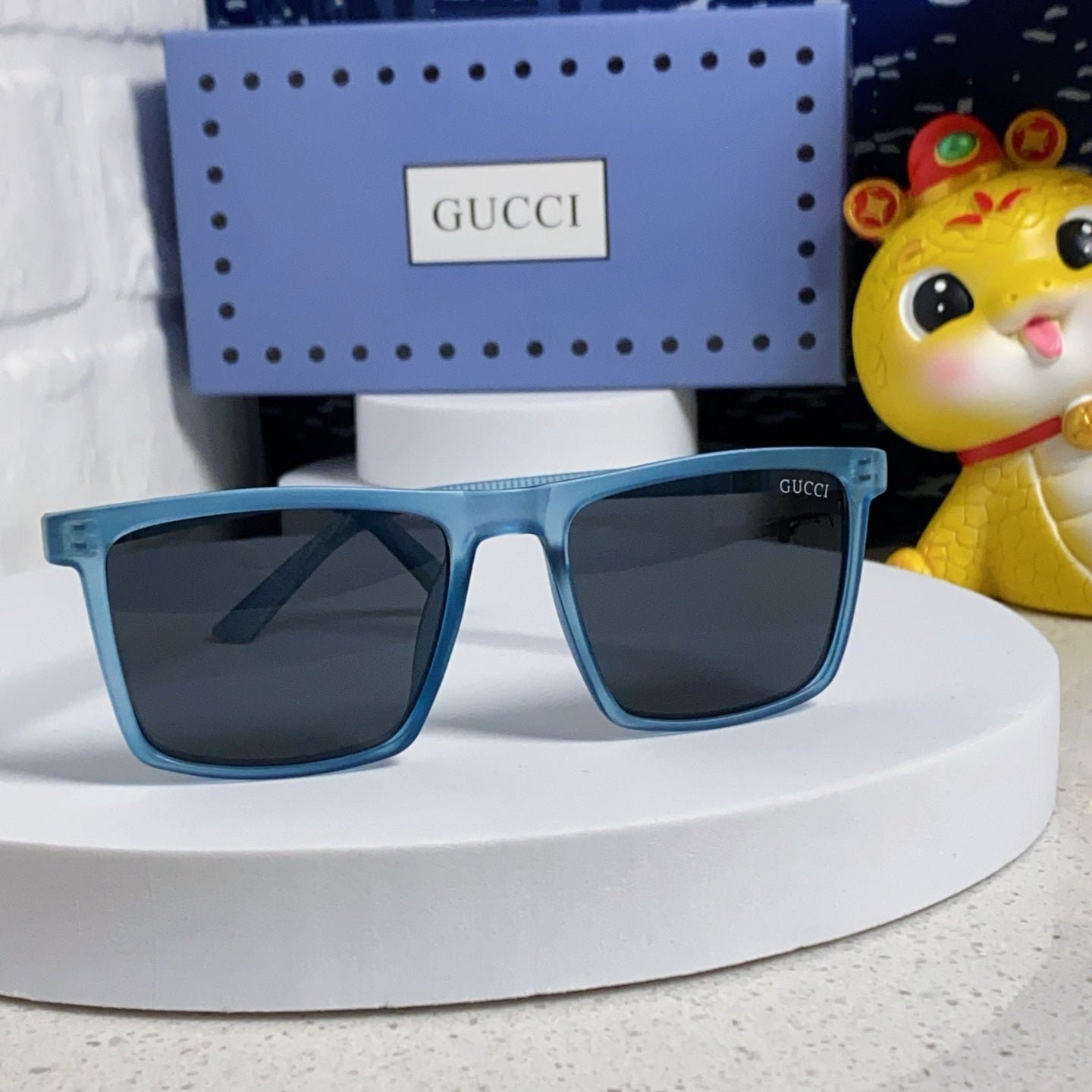 Alternative view of RECTANGULAR FRAME SUNGLASSES 563258 IN ACETATE