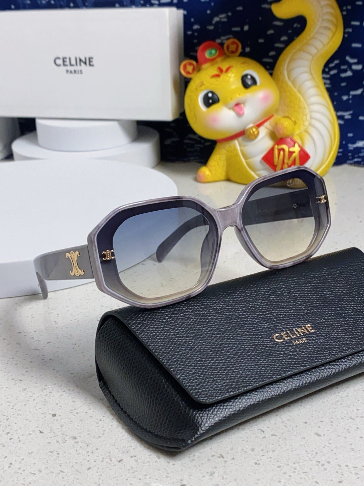 Alternative view of TRIOMPHE SQUARE SUNGLASS 566740 IN MARBLED EFFECT ACETATE