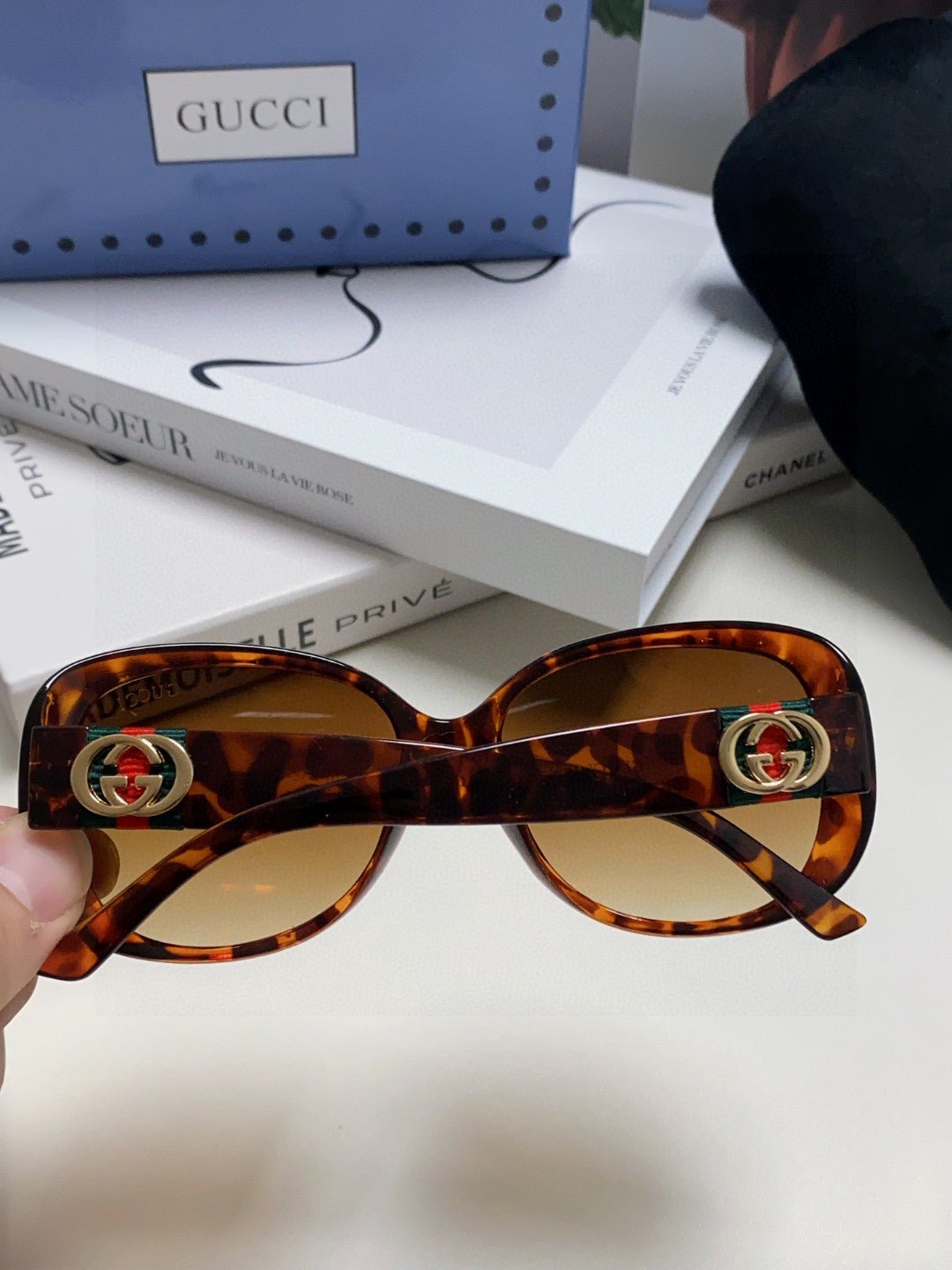 GUCCI Clear Oval Gradient Shades - Image 12
