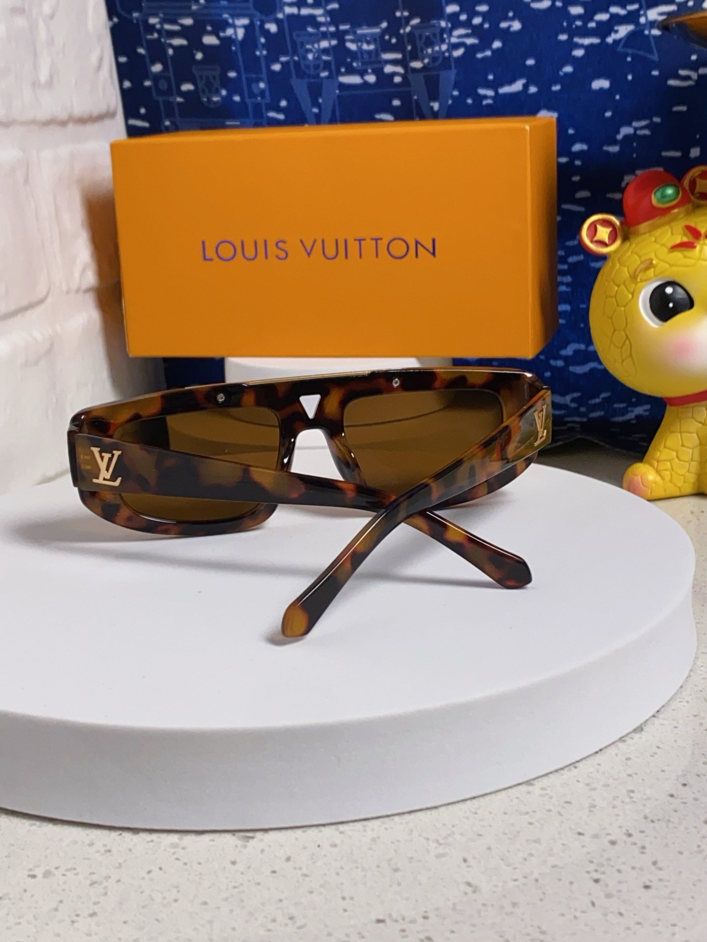 LV Tortoise Acetate Gold V-Brow Sunglasses - Image 3