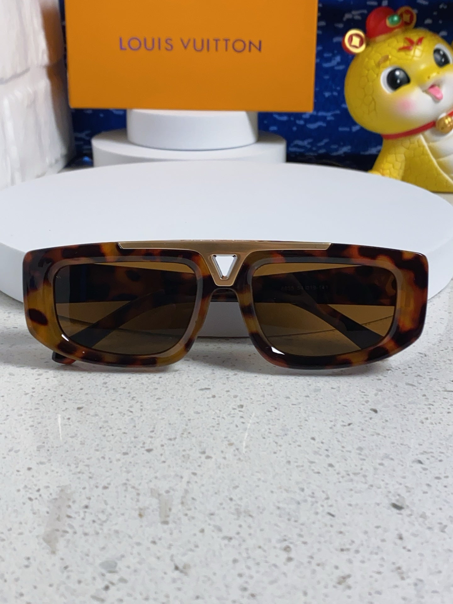 LV Tortoise Acetate Gold V-Brow Sunglasses - Image 6