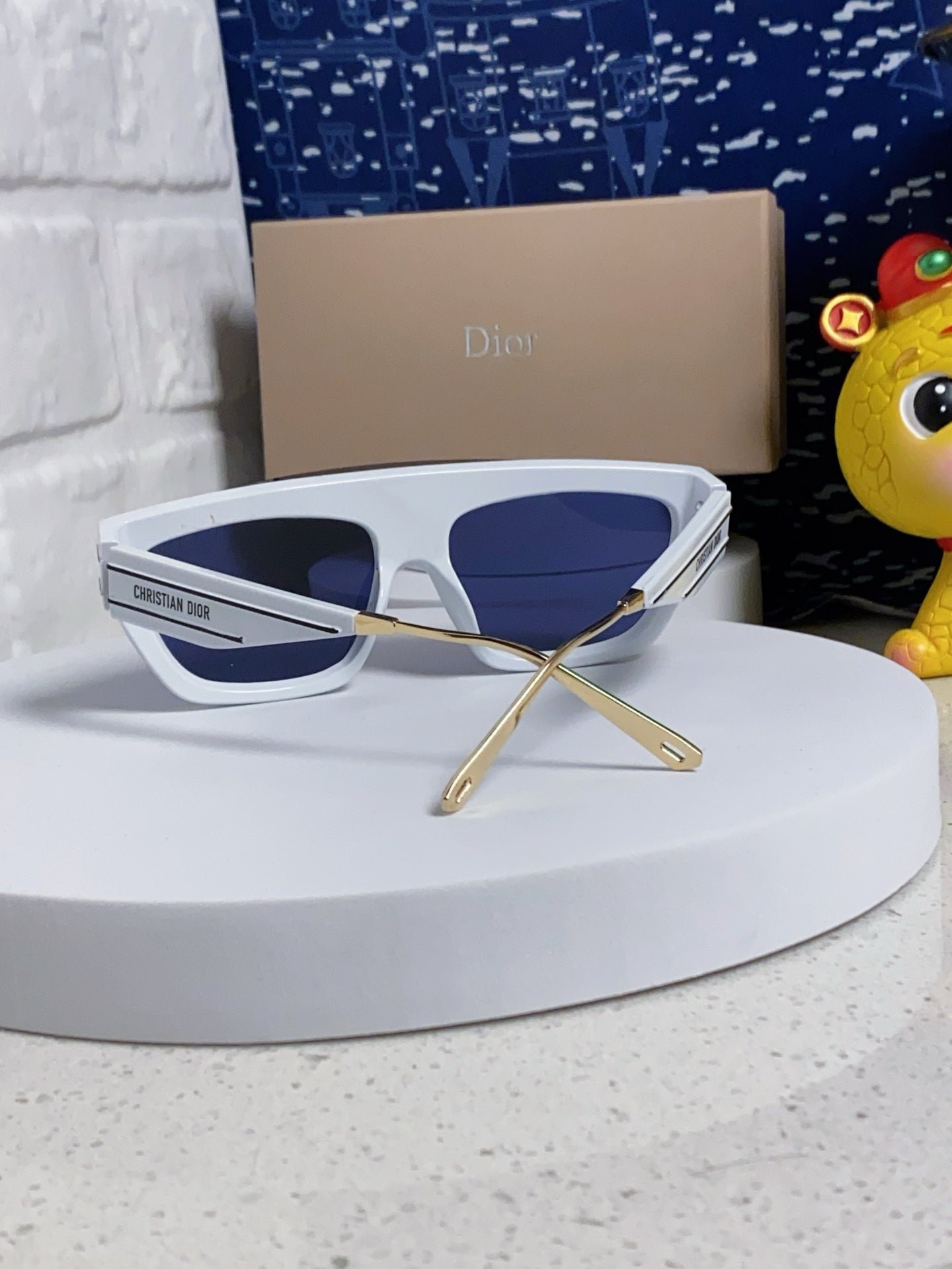 Alternative view of DIOR MONTAIGNE SUNGLASS CLUB M7U IN WHITE ACETATE