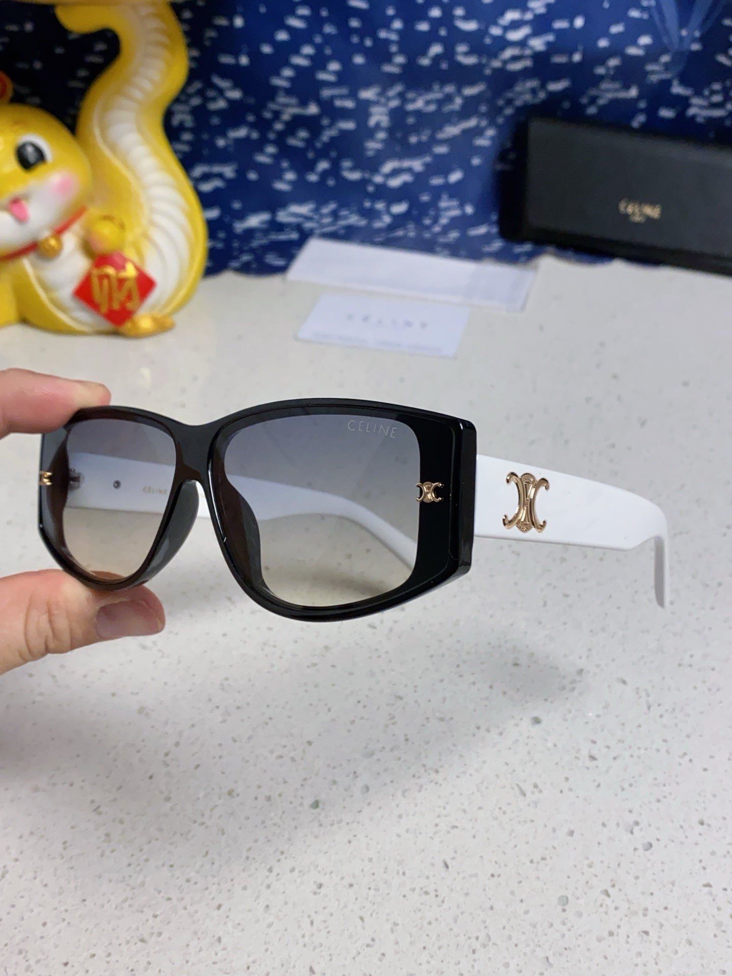 Alternative view of TRIOMPHE SUNGLASS 566216 IN BLACK AND WHITE ACETATE