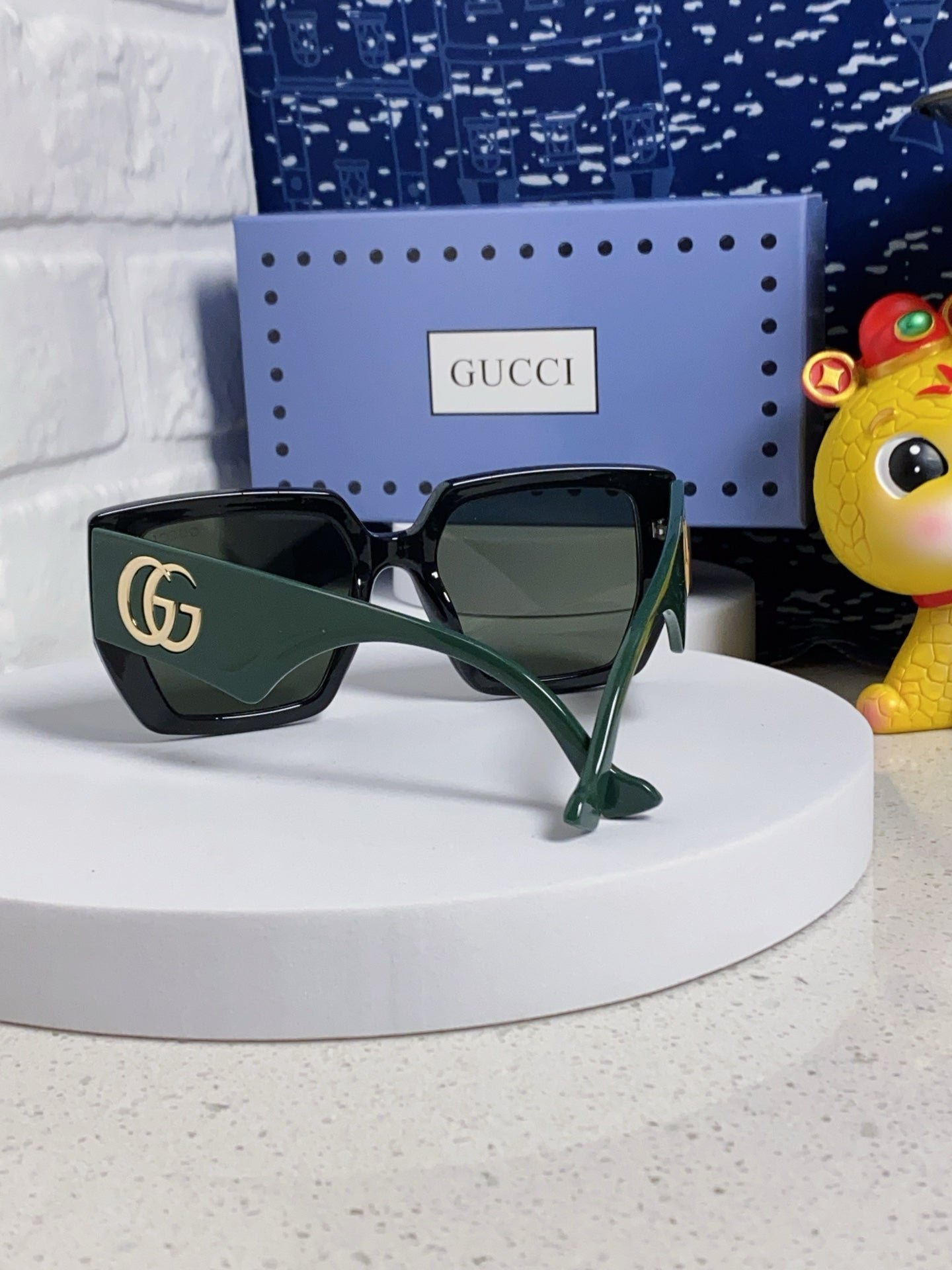 GUCCI Green GG Square Sunglasses - Image 5