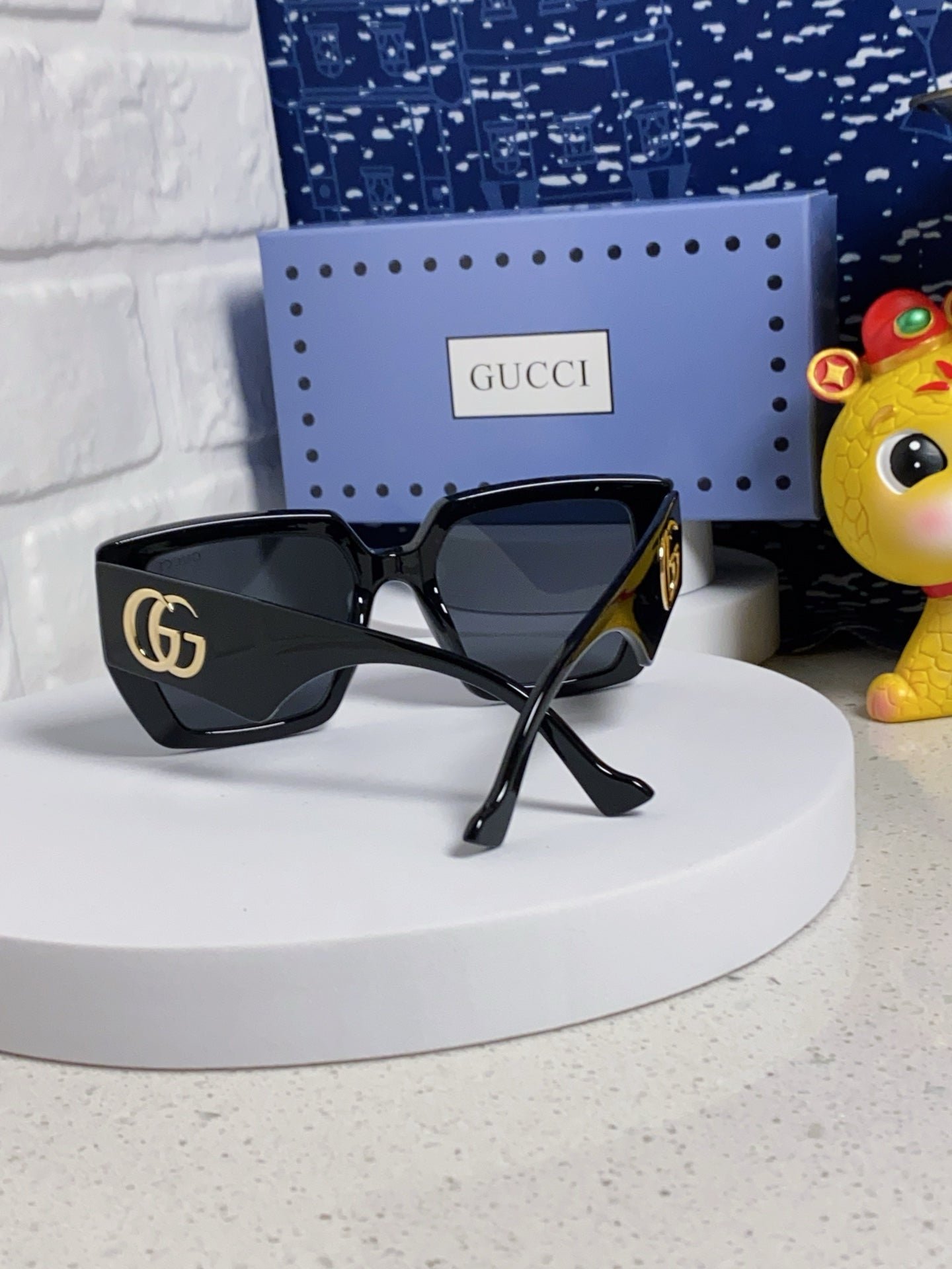 GUCCI Green GG Square Sunglasses - Image 4