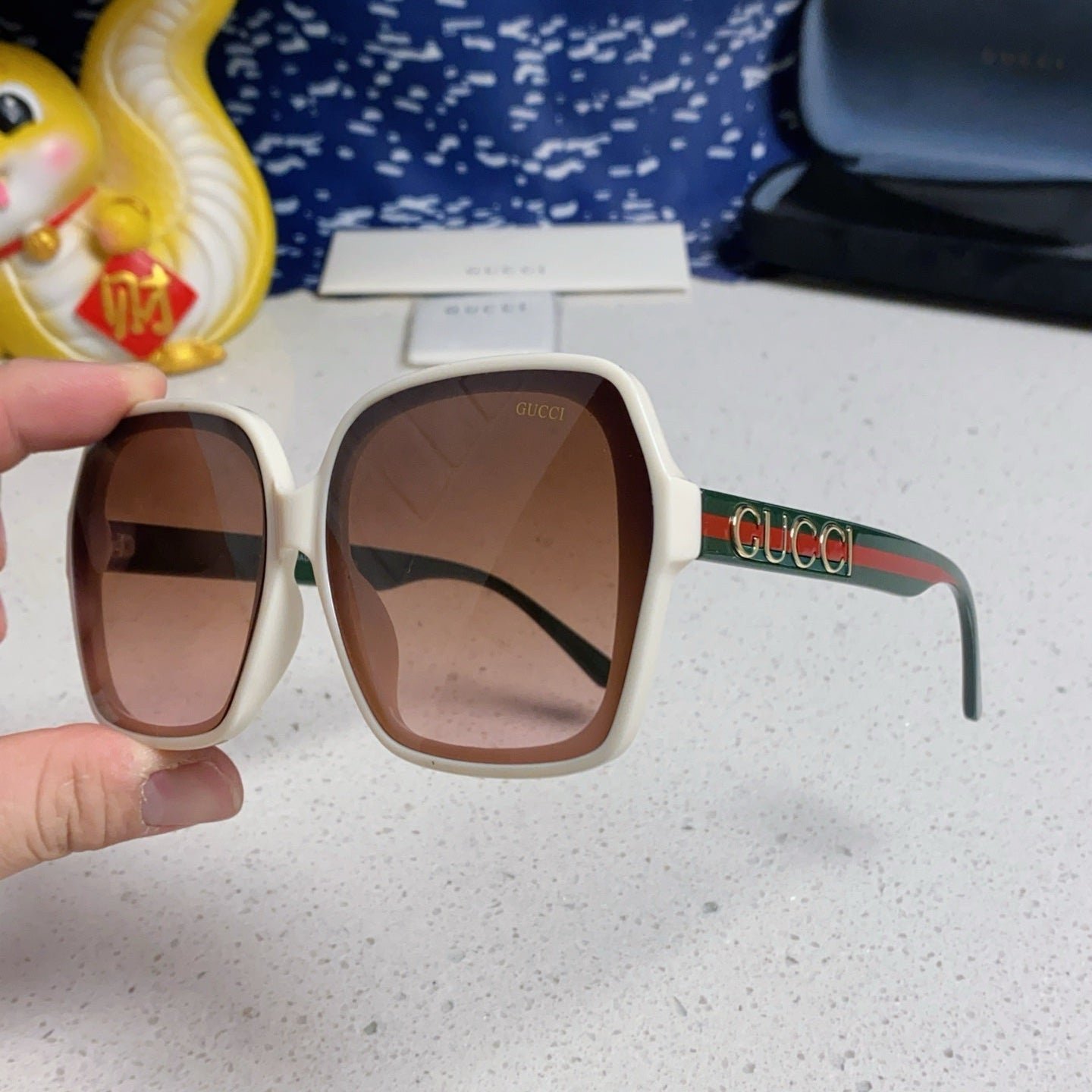 Alternative view of SQUARE FRAME SUNGLASSES 573309 IN ACETATE EMBOSSED LOGO