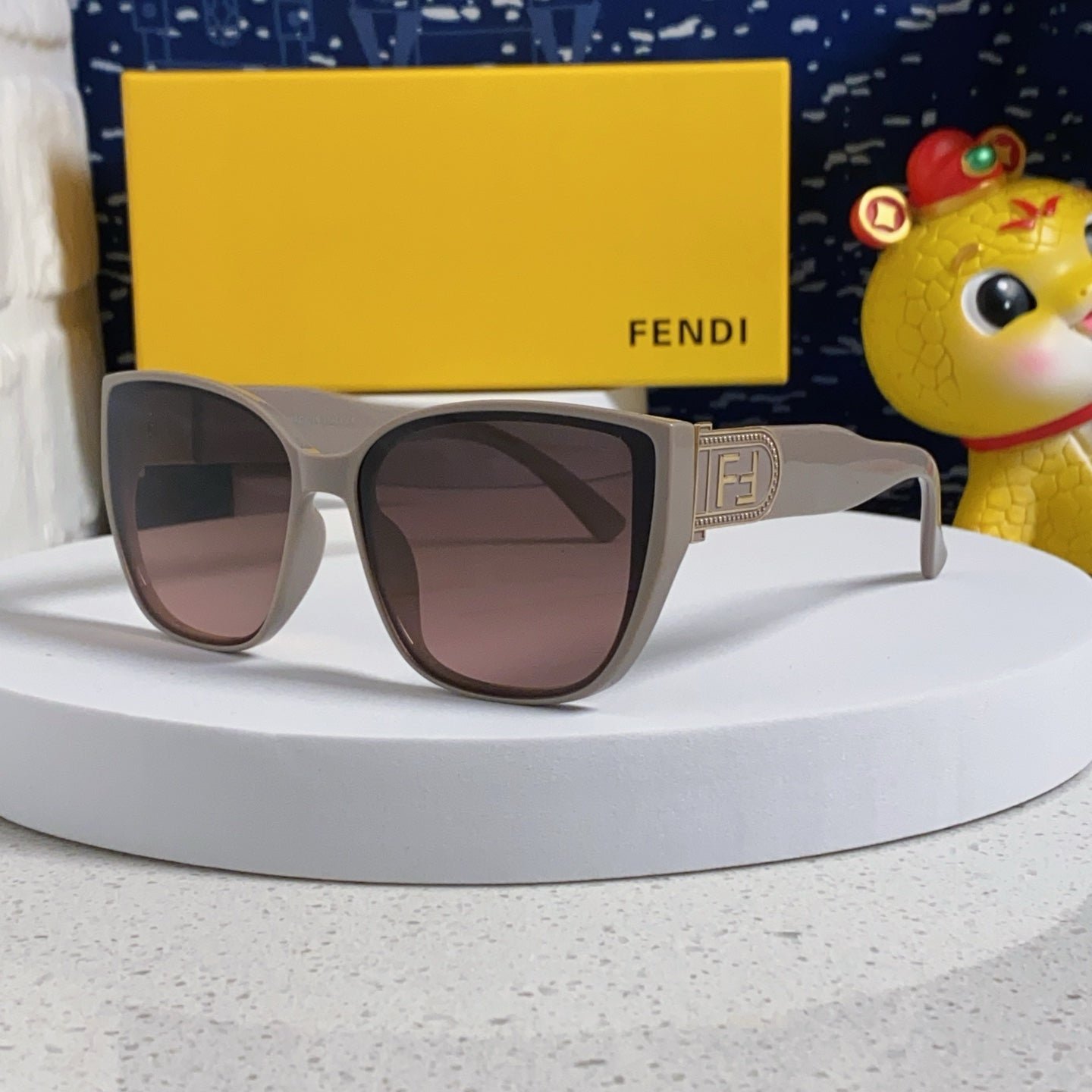 FENDI Large Frame FF Gradient Sunglasses - Image 5