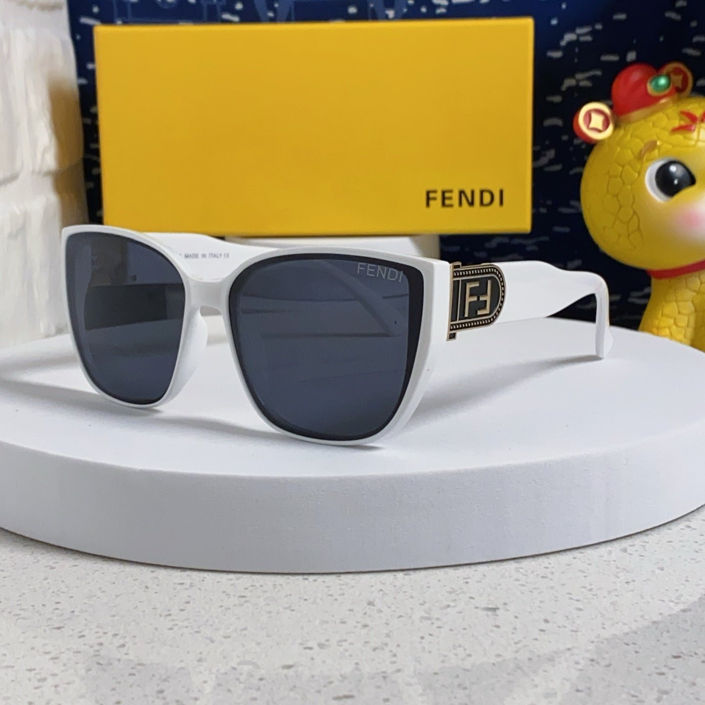 FENDI Large Frame FF Gradient Sunglasses - Image 6