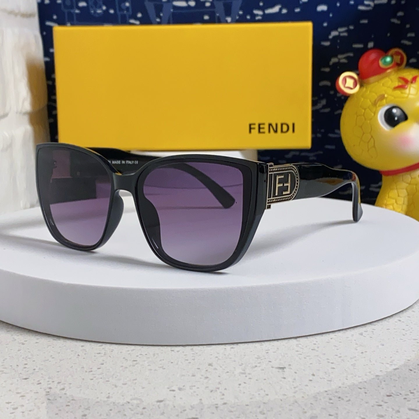 FENDI Large Frame FF Gradient Sunglasses - Image 4