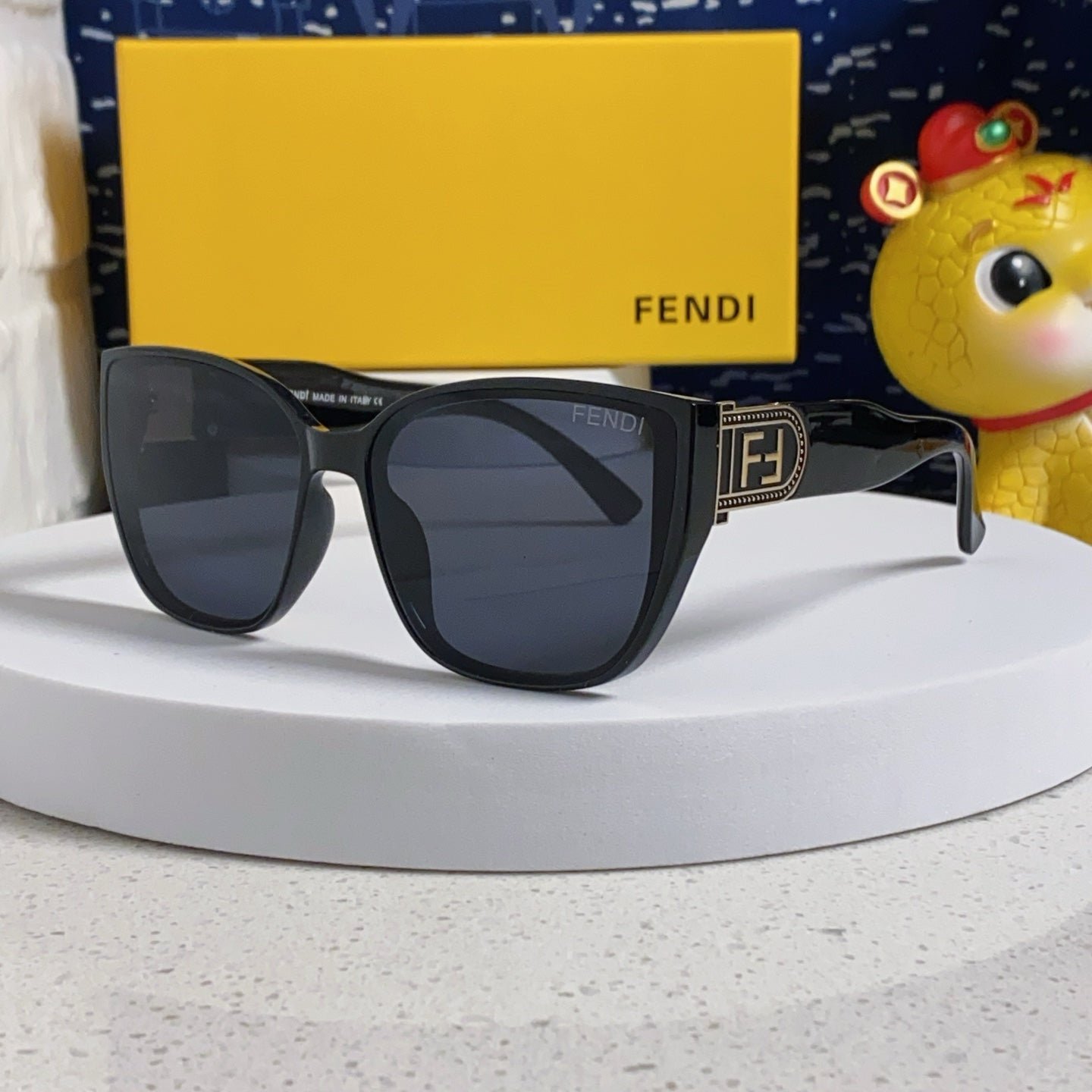 FENDI Large Frame FF Gradient Sunglasses - Image 3