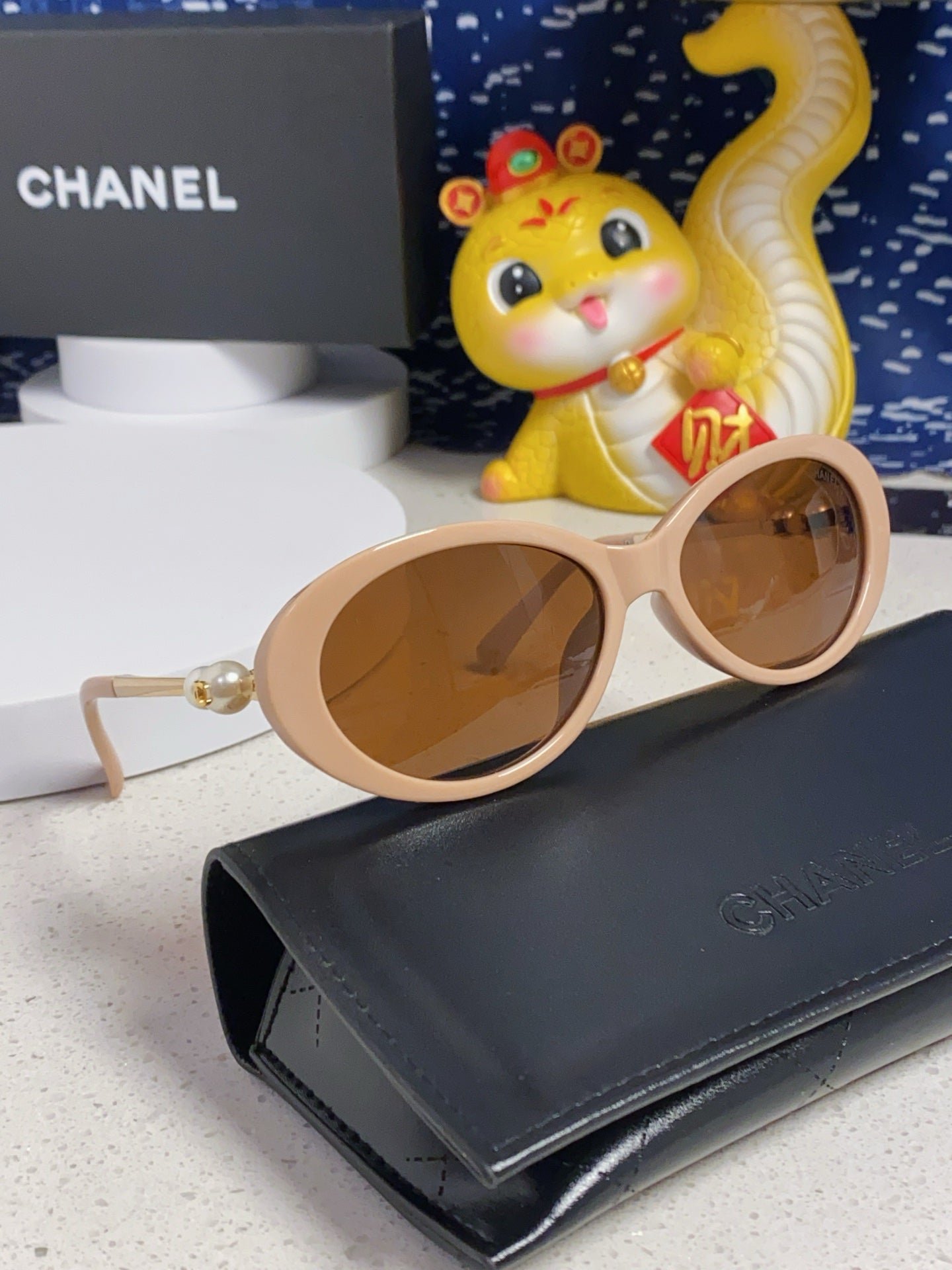 Alternative view of CHANEL OVAL SUNGLASSES 640341 IN NUDE ACETATE METAL FRAME