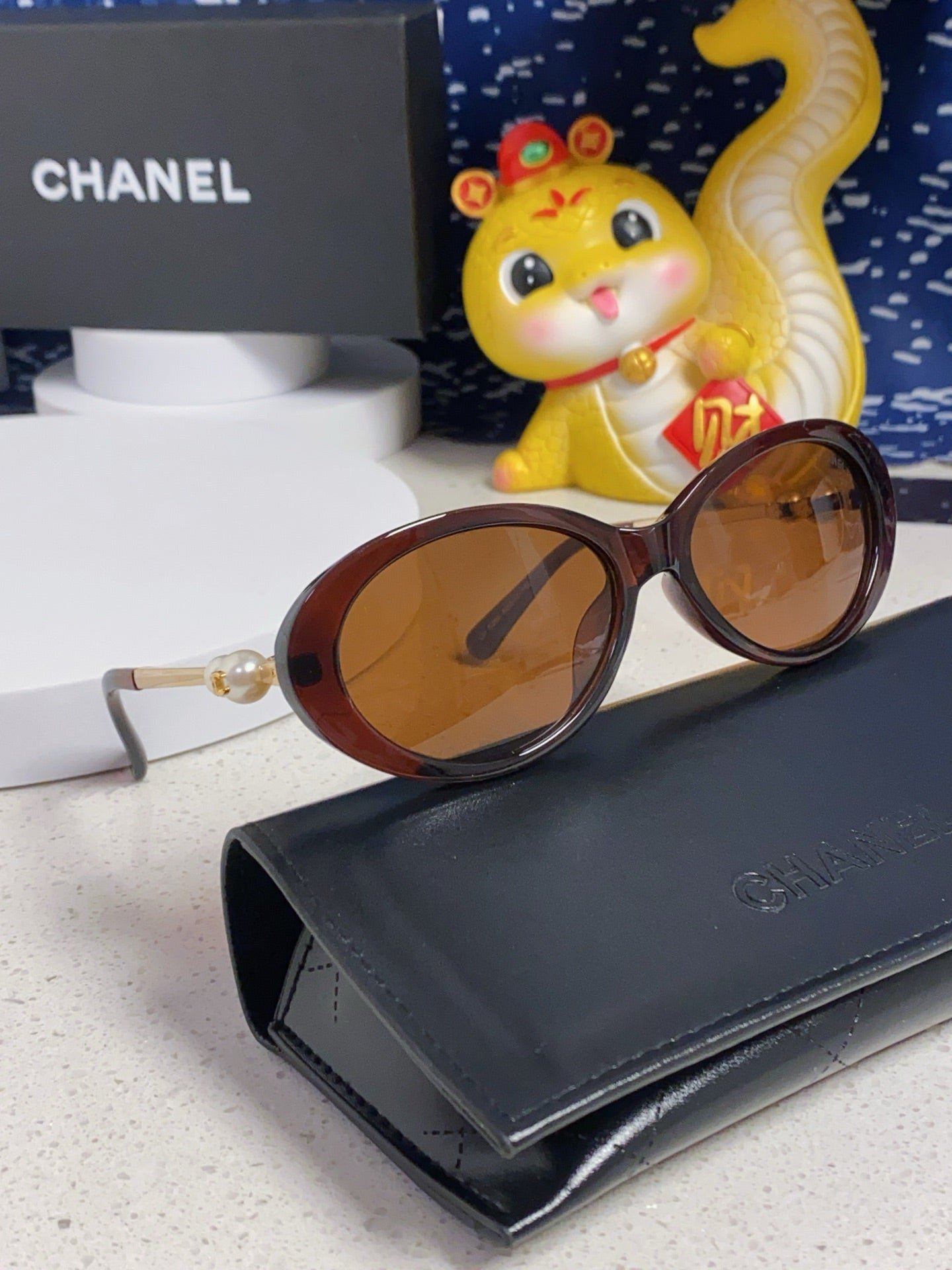 Alternative view of CHANEL OVAL SUNGLASSES 640342 IN BROWN CLEAR ACETATE METAL FRAME