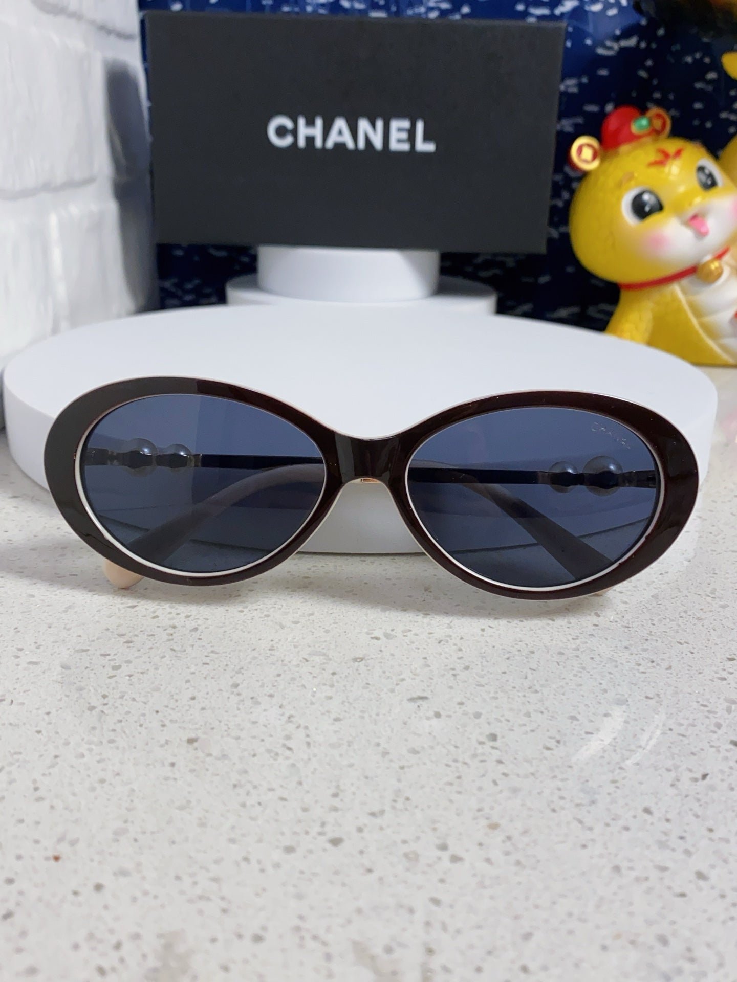 Alternative view of CHANEL OVAL SUNGLASSES 640343 IN IVORY BROWN ACETATE METAL FRAME EMBOSSED PEARL