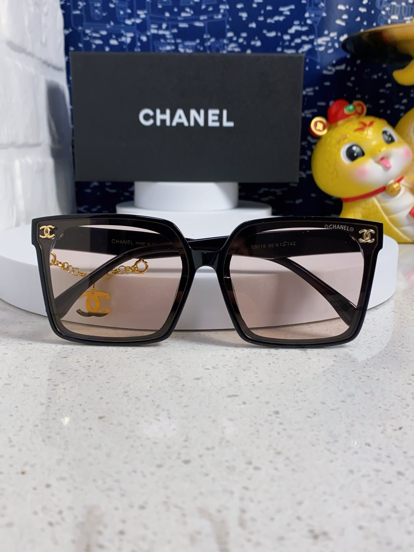 Chanel Chain Square Gradient Shades - Image 4