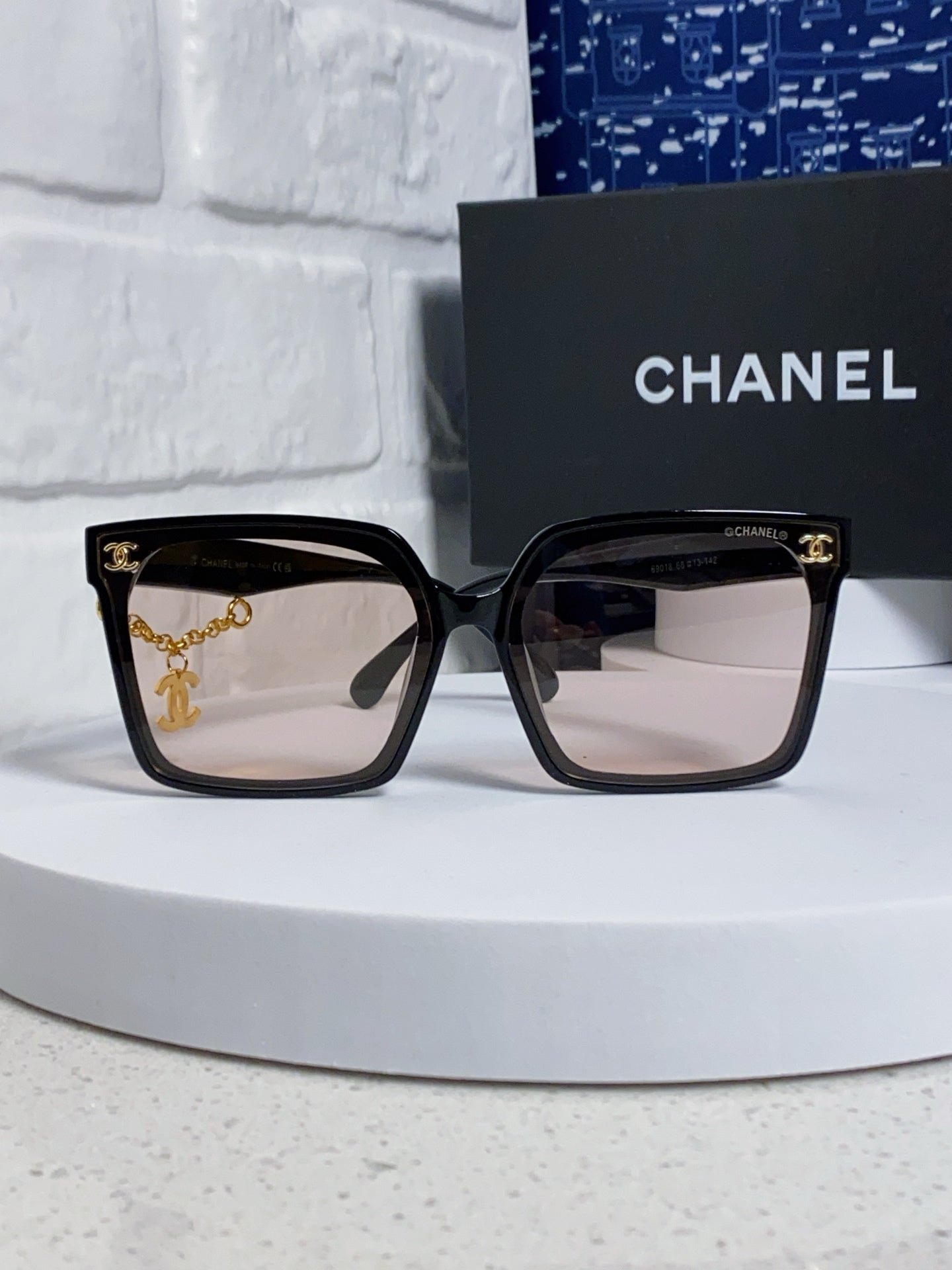 Chanel Chain Square Gradient Shades - Image 5
